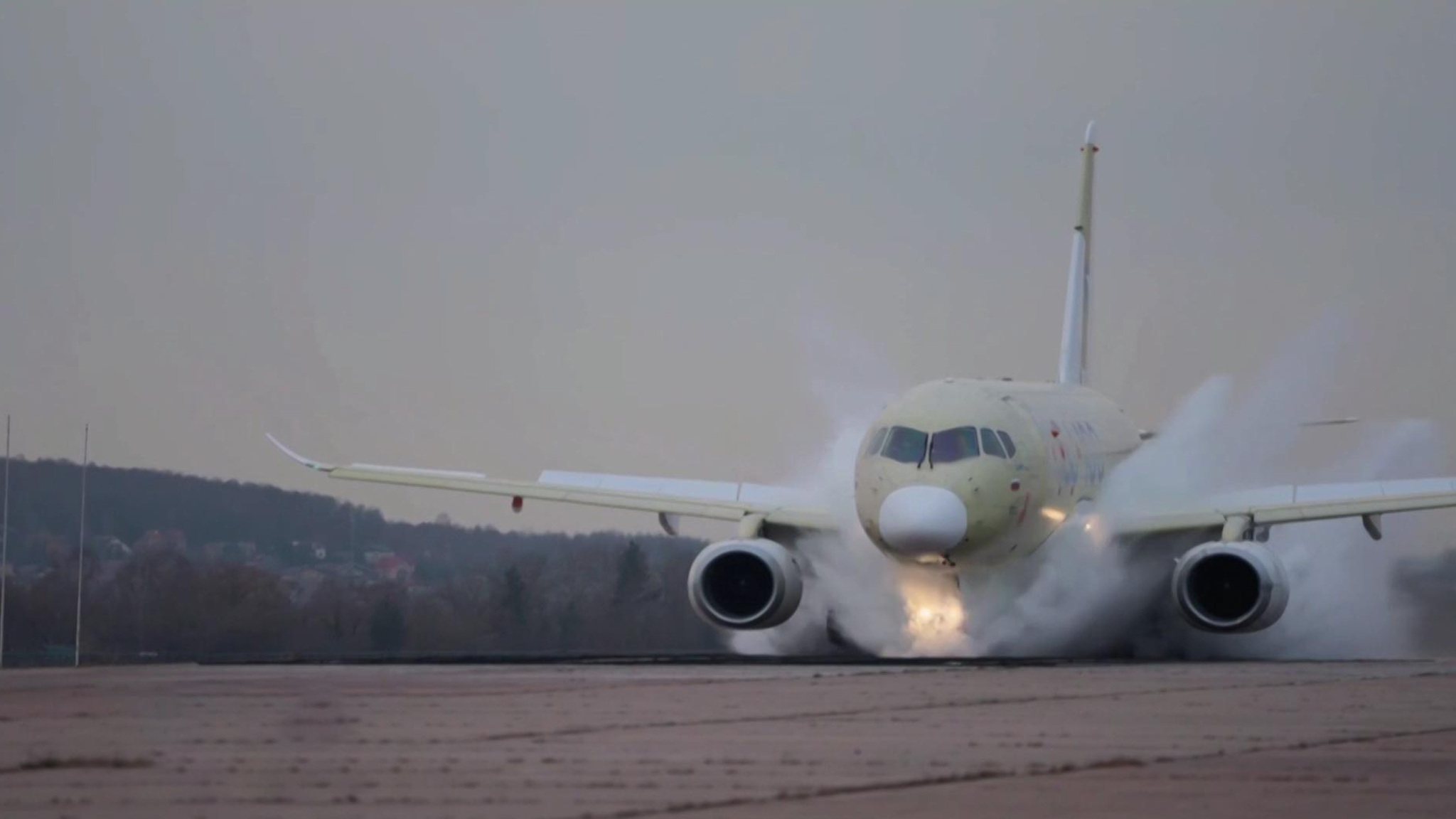 Импортозамещенный Superjet прошел испытание водой