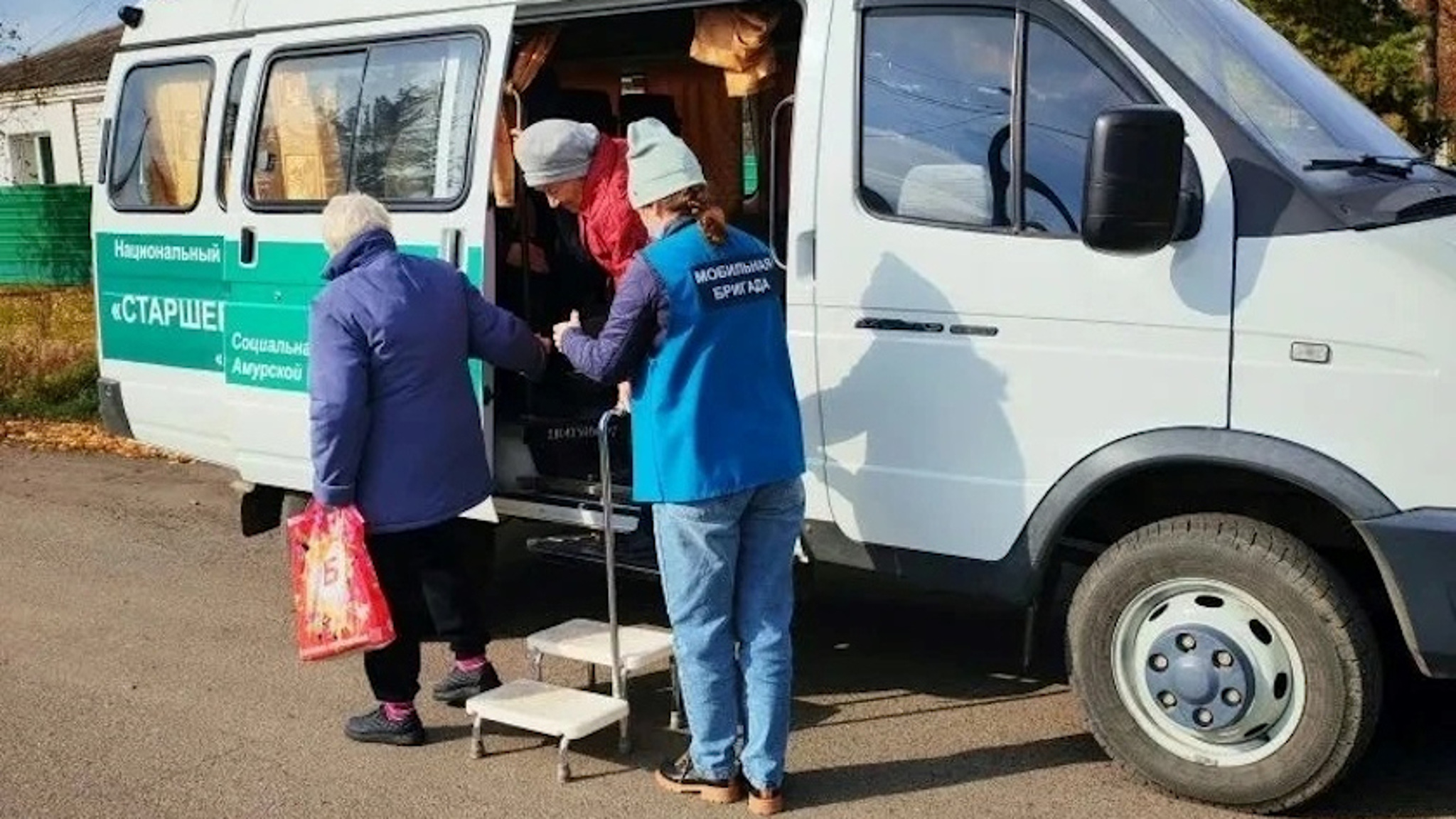 Тысячи амурчан получили помощь мобильных бригад