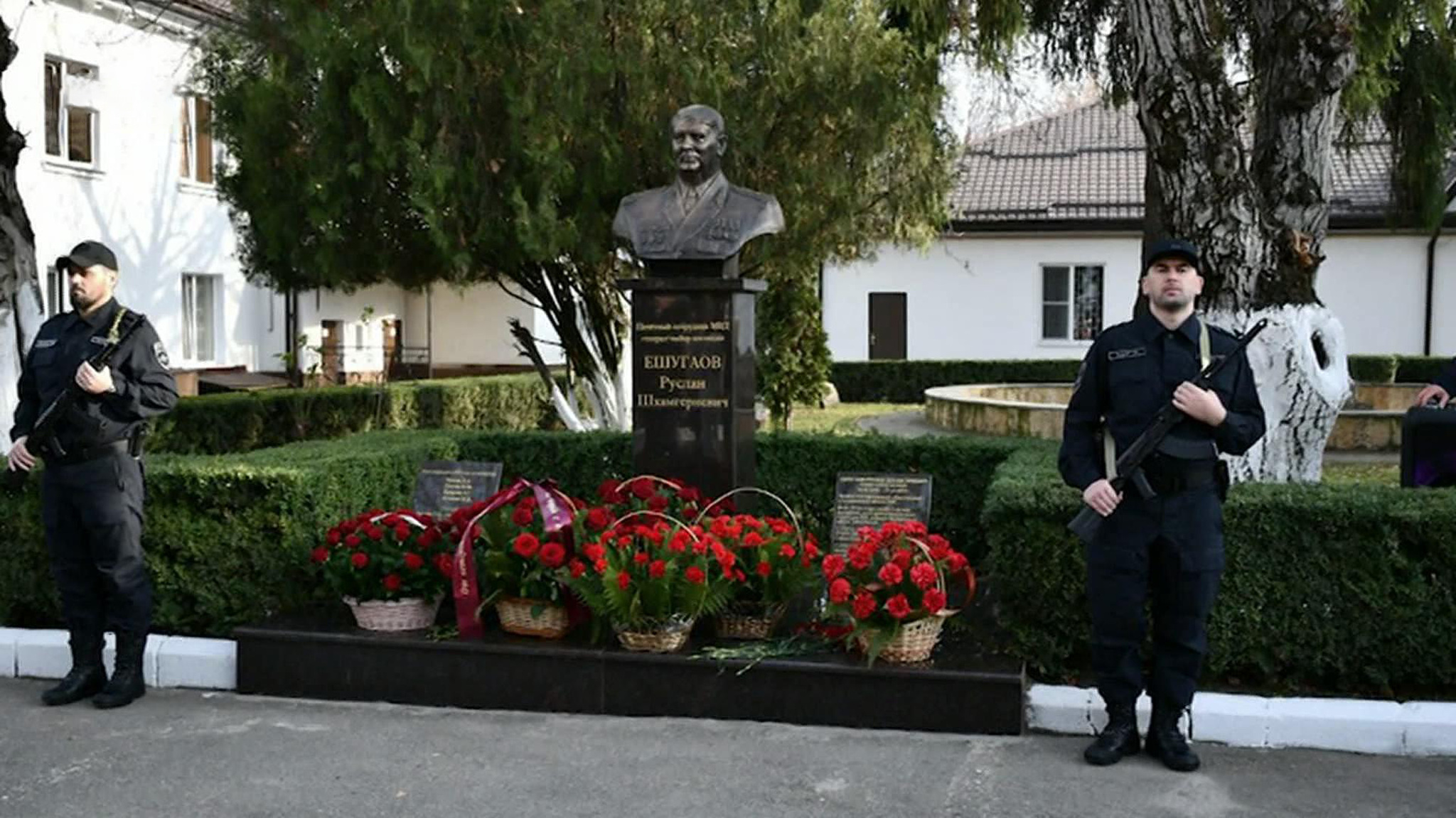 В Нальчике увековечили память генерал-майора милиции Руслана Ешугаова