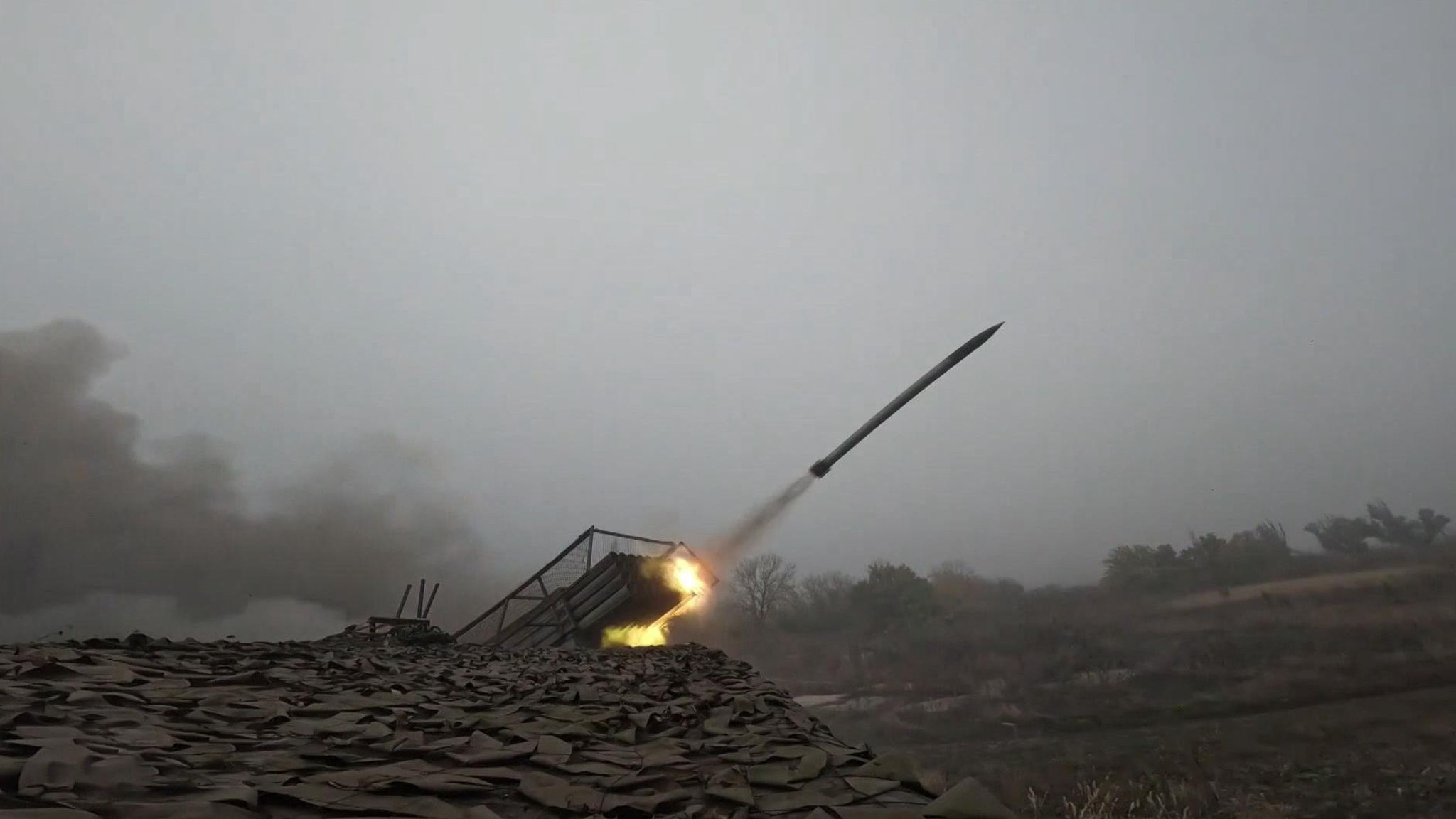 Российские военные под покровом тумана входят в Красноармейск