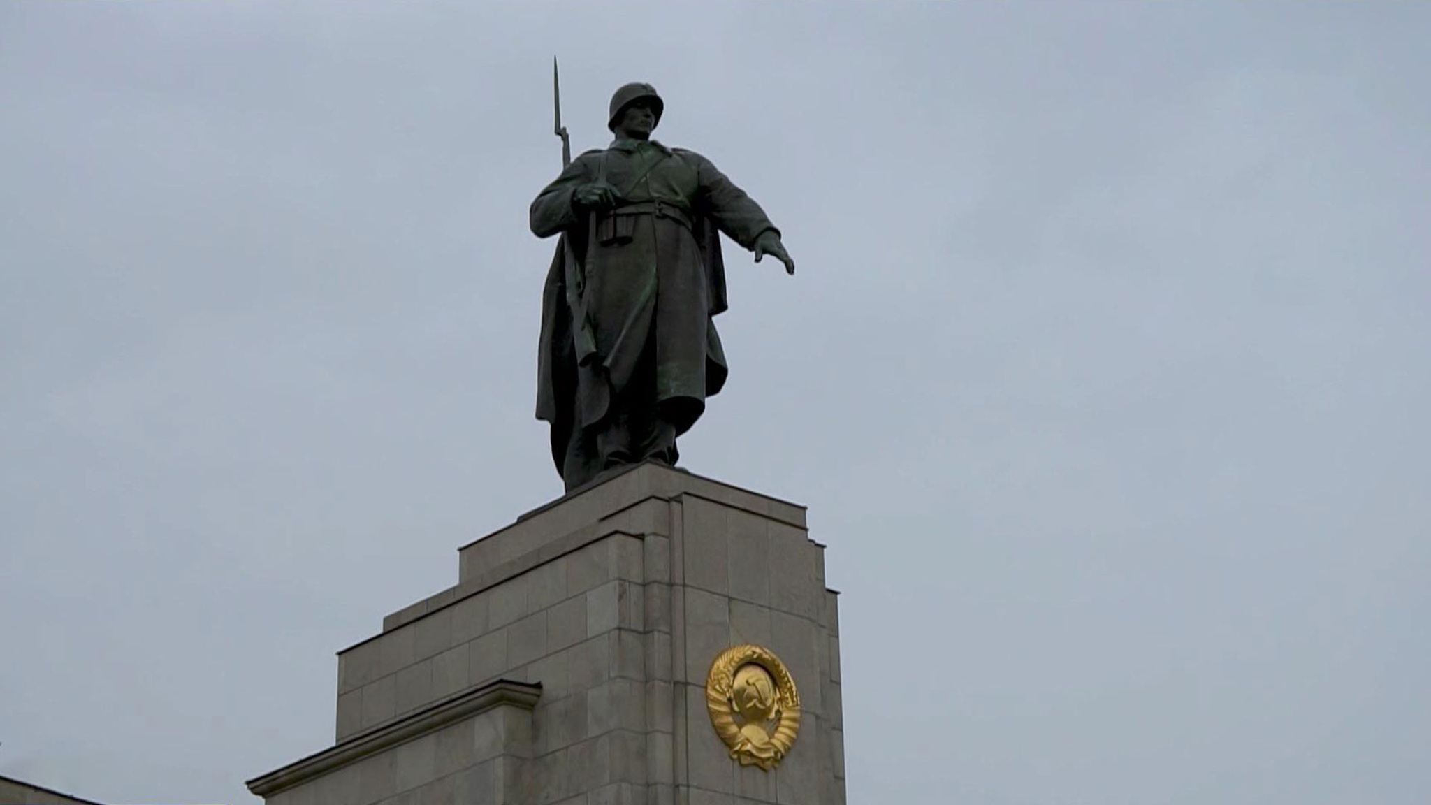 80 лет легендарному мемориалу в центре Берлина