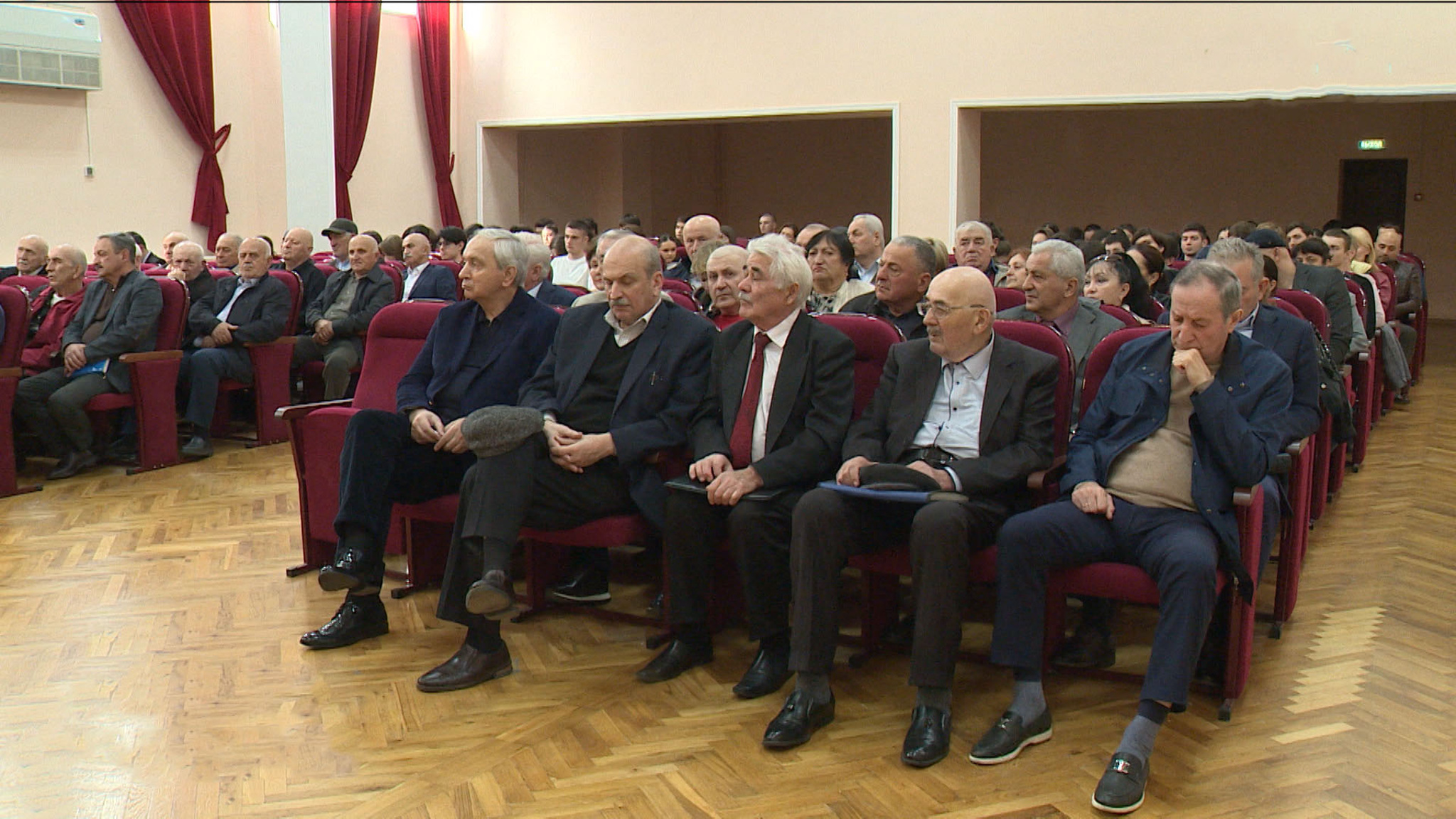 Во Владикавказе прошла конференция, посвященная сохранению и развитию осетинского языка