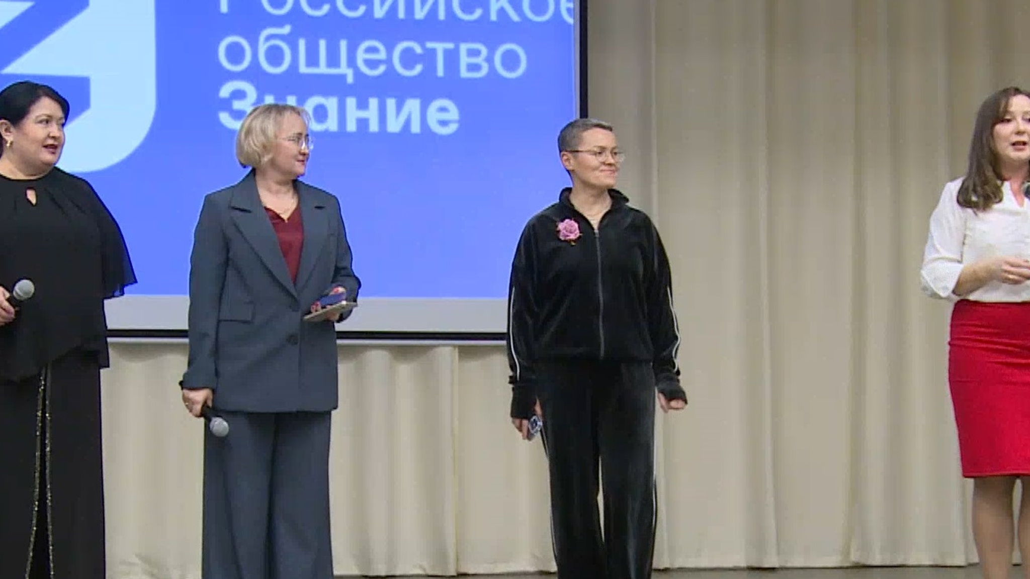 Инициатива родительского комитета помогла получить грант на обновление актового зала в школе Йошкар-Олы