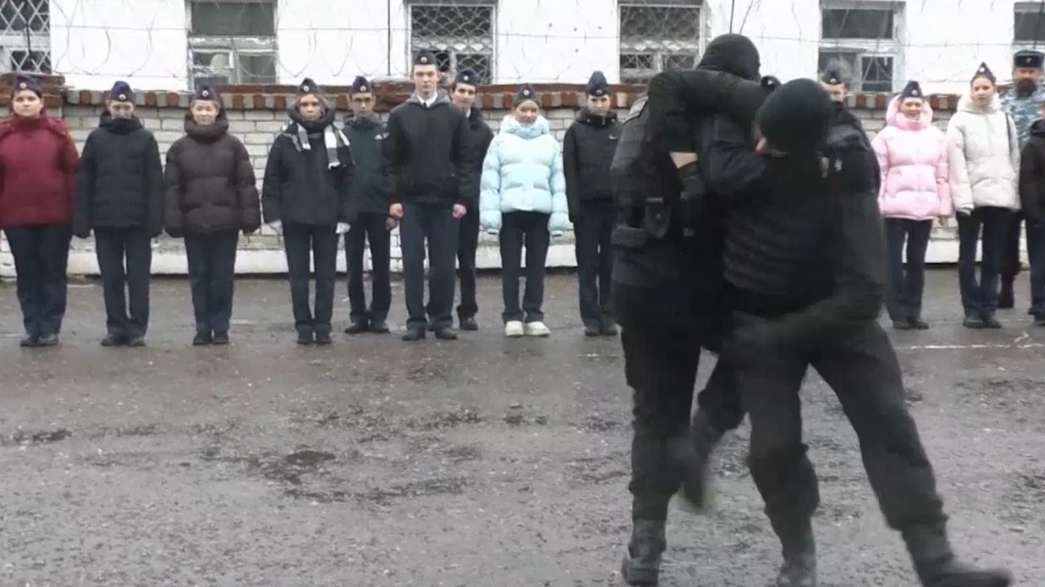 Бойцы спецназа "Ястреб" в Марий Эл провели показательные выступления в честь 35-летия отряда