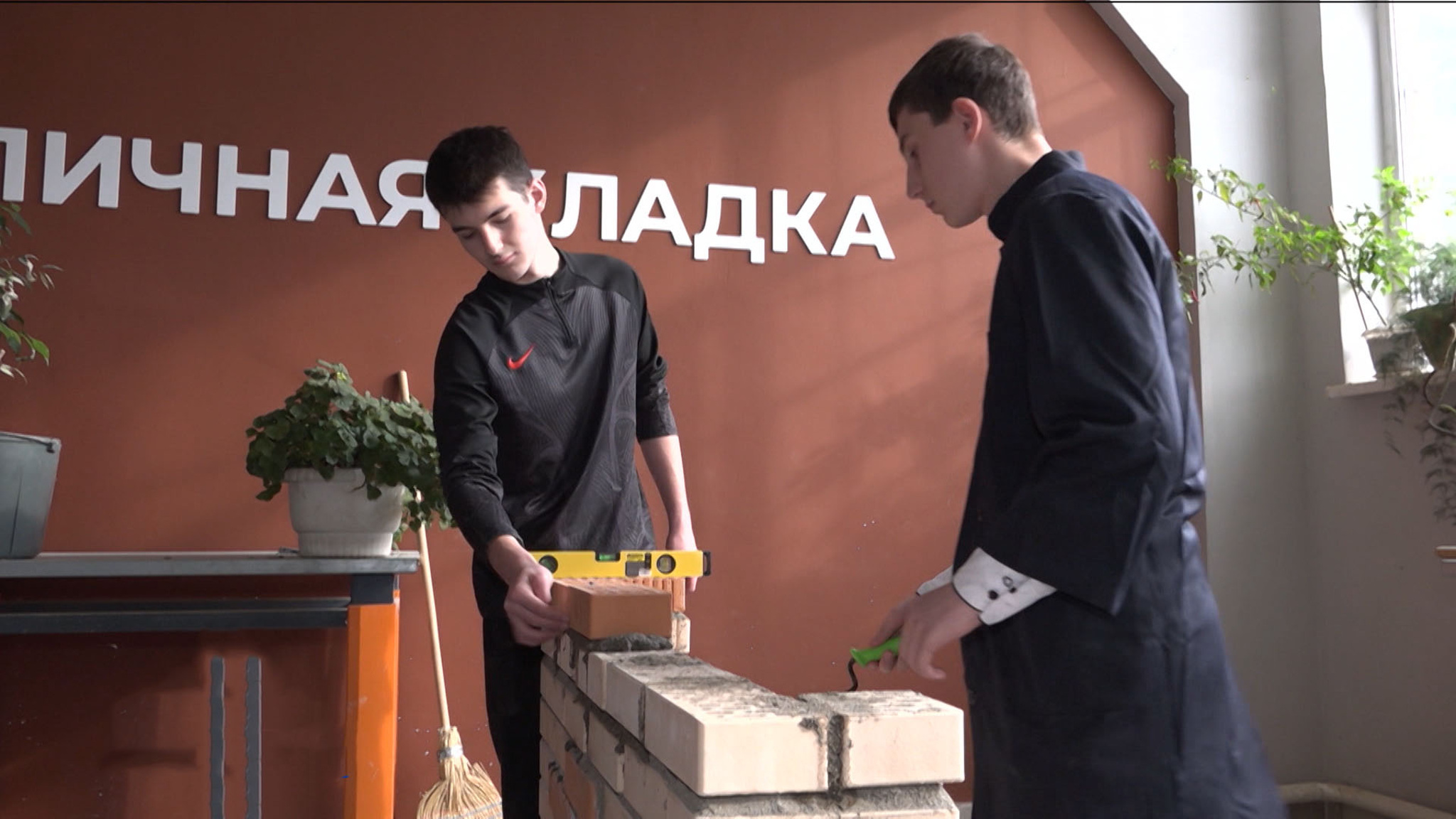 В высших и средних учебных заведениях для школьников проходят занятия по профориентационному проекту "Суббота в СПО"