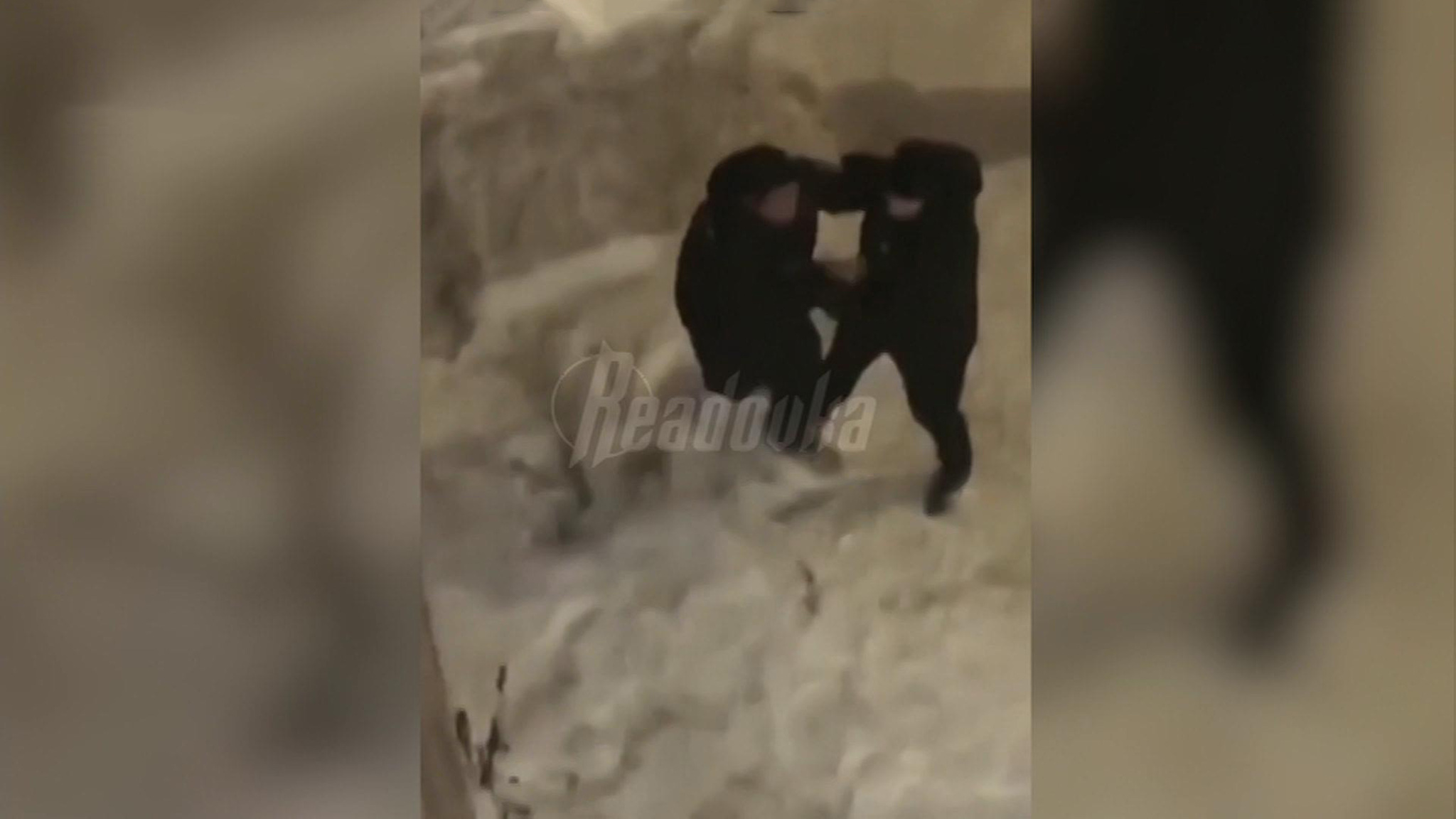 В Воркуте толпа пьяных подростков избила полицейского