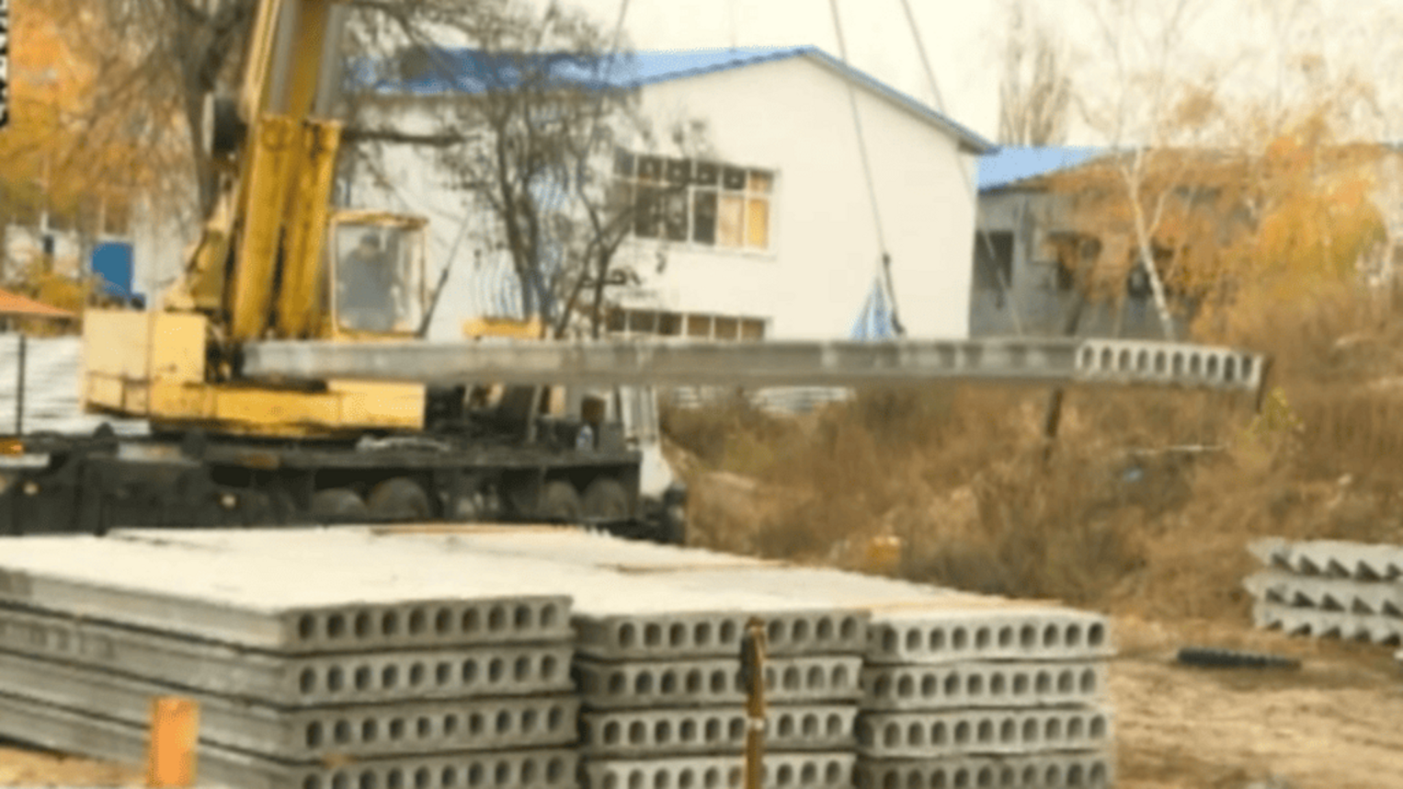 Специалисты Карачаево-Черкесии возводят новый пятиэтажный дом в подшефном Старобельске ЛНР