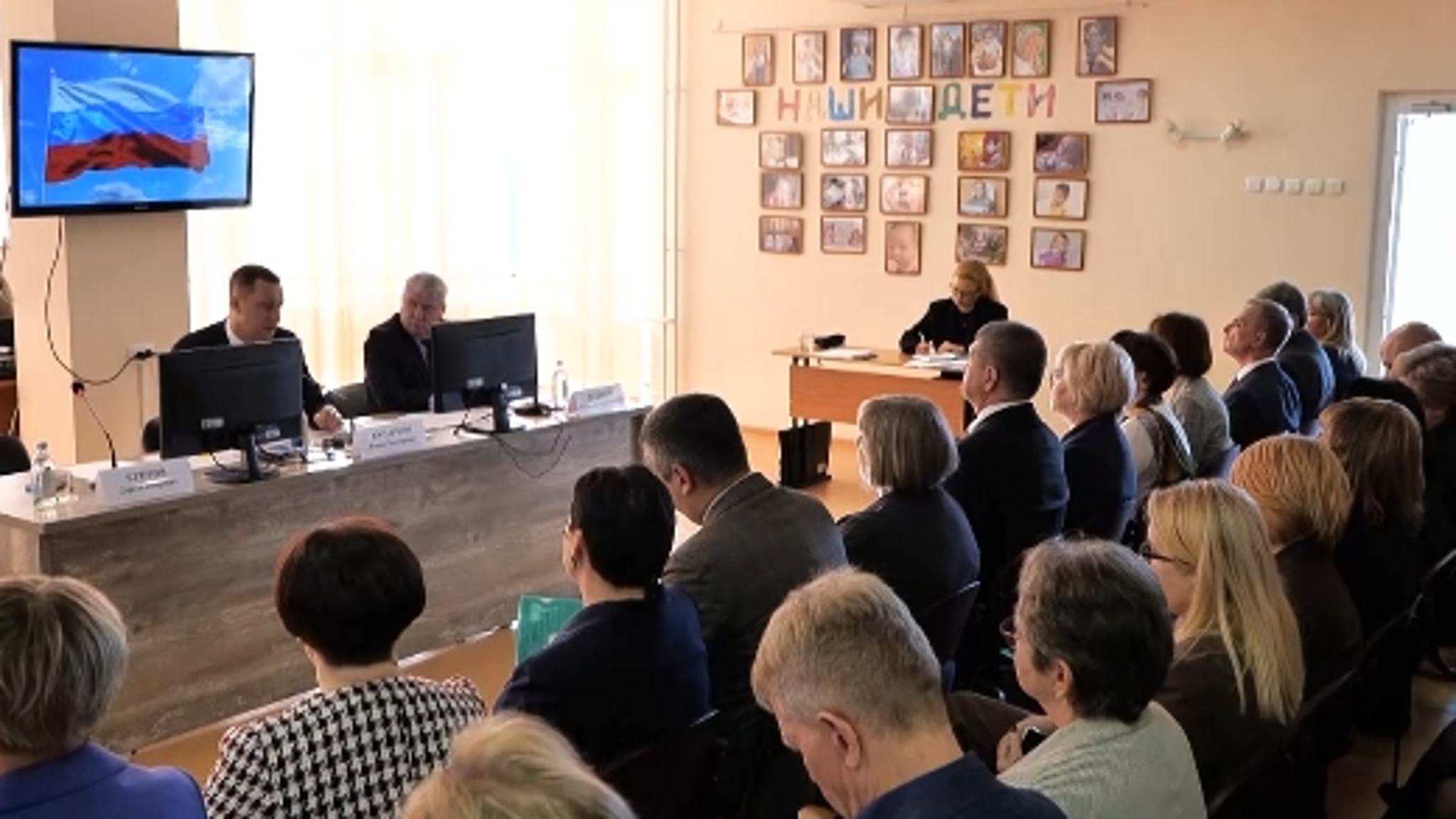 Губернатор Роман Бусаргин вместе с главными врачами больниц Саратовской области продолжают искать решения по ключевым вопросам в сфере здравоохранения