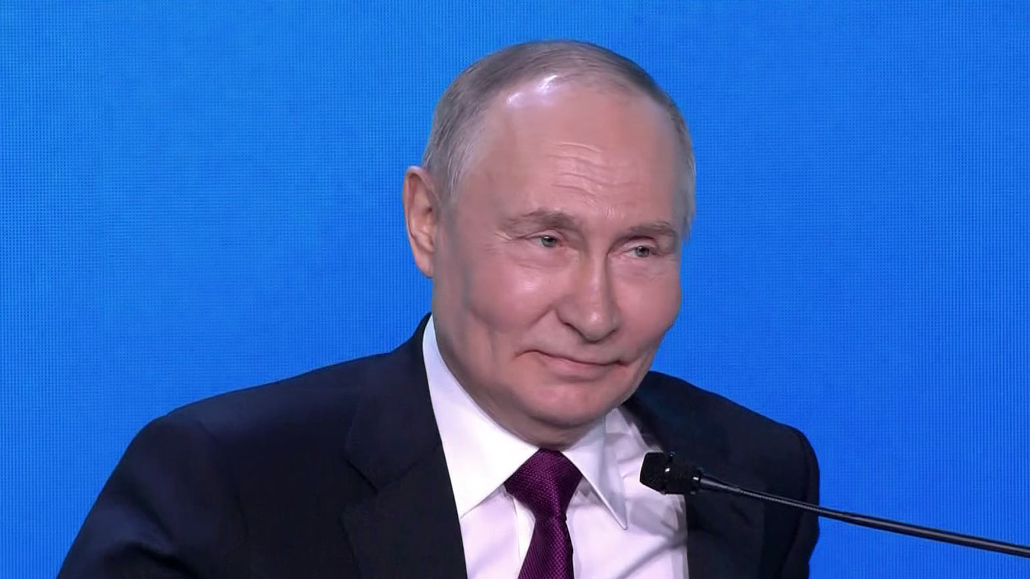 Путин поставил задачу использования ИИ во всех отраслях