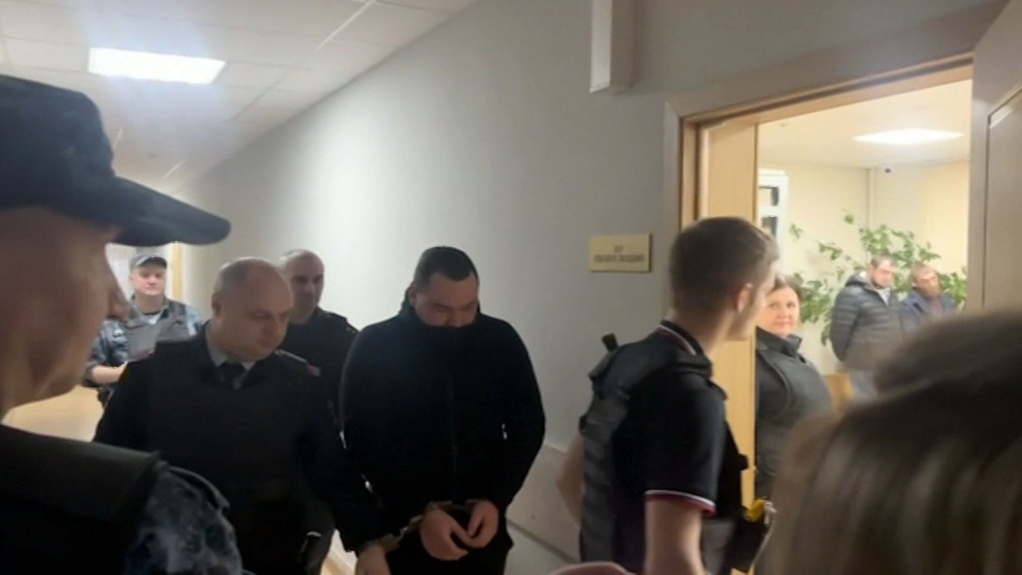 После смертельного ДТП полицейский был уволен и отправлен в СИЗО