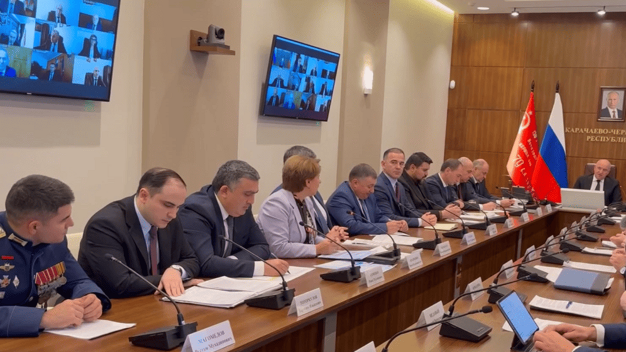 Рашид Темрезов провел заседание правительства КЧР, на котором подведены предварительные итоги 2025 года