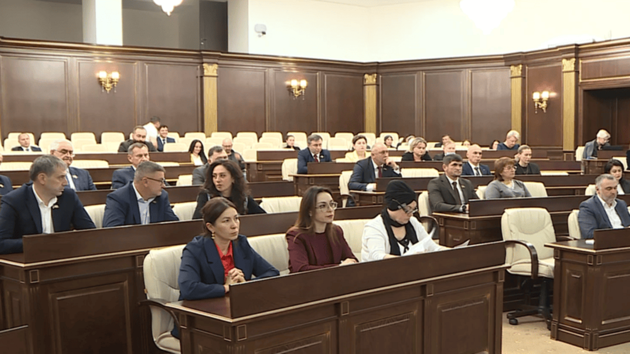 В Парламенте Республики состоялись публичные слушания, которые определят финансовый курс Республики на ближайшие 3 года
