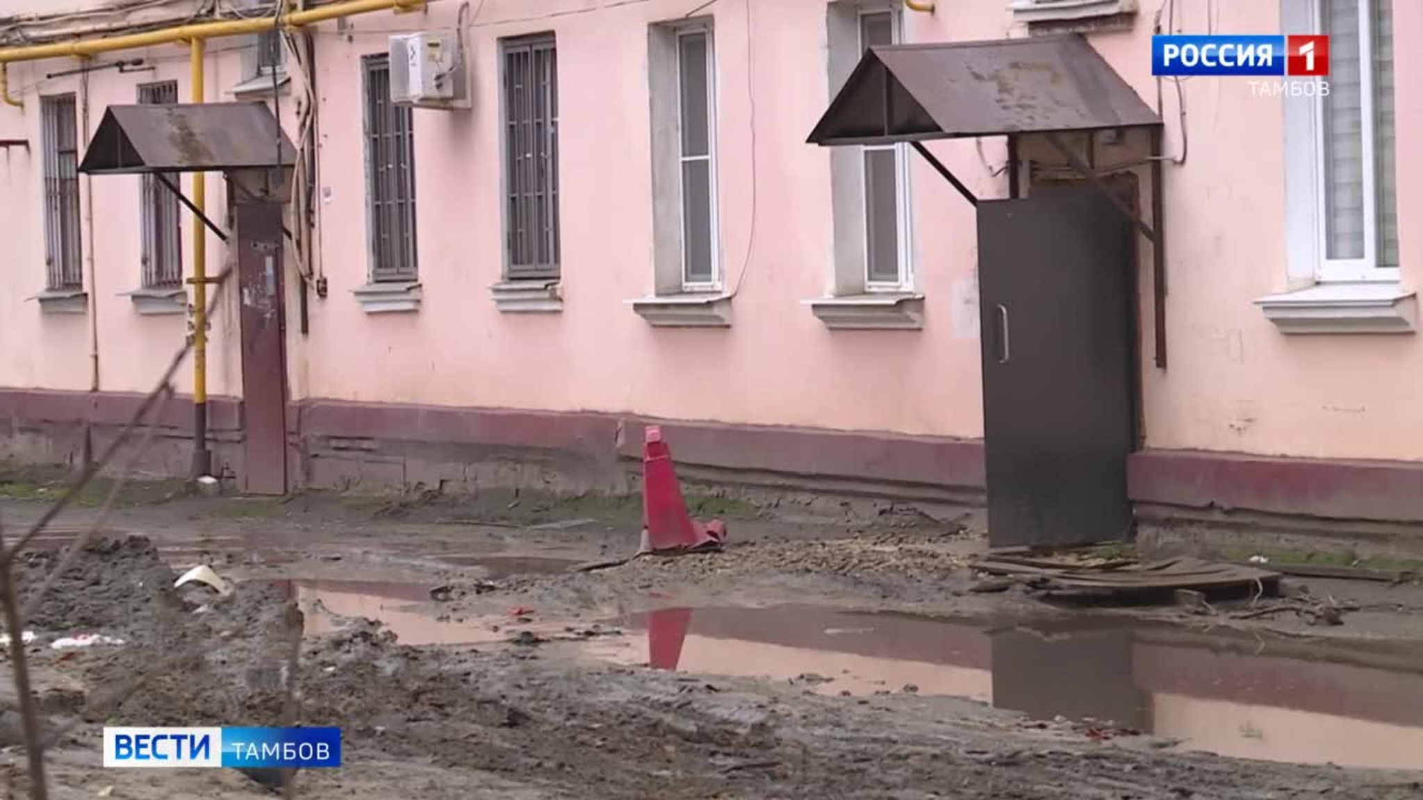 Не спешат с благоустройством: тамбовчане пожаловались на разрушенный двор после замены теплотрассы