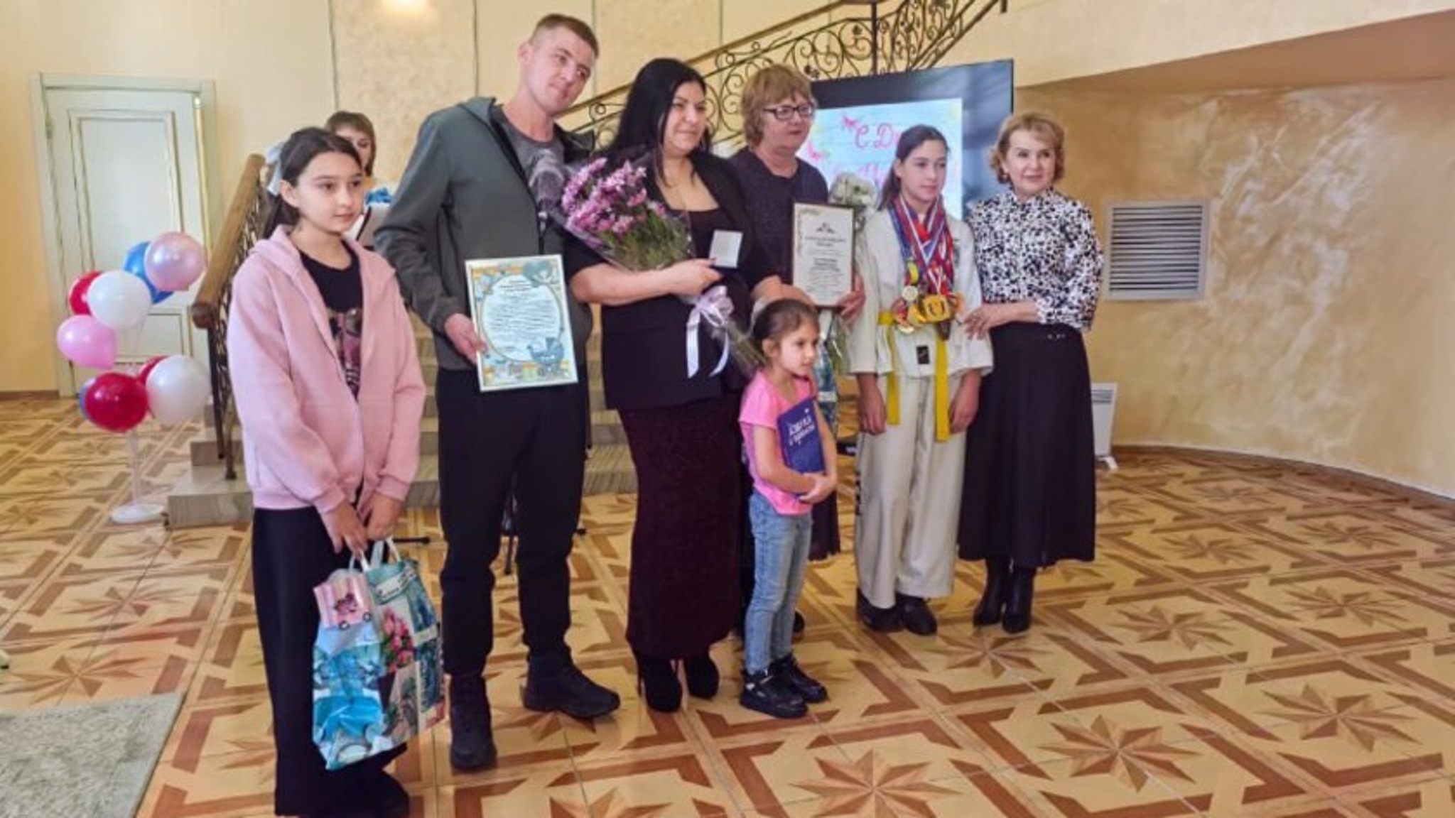 Любовью материнской мы согреты": в амурском управлении ЗАГС чествовали многодетные семья