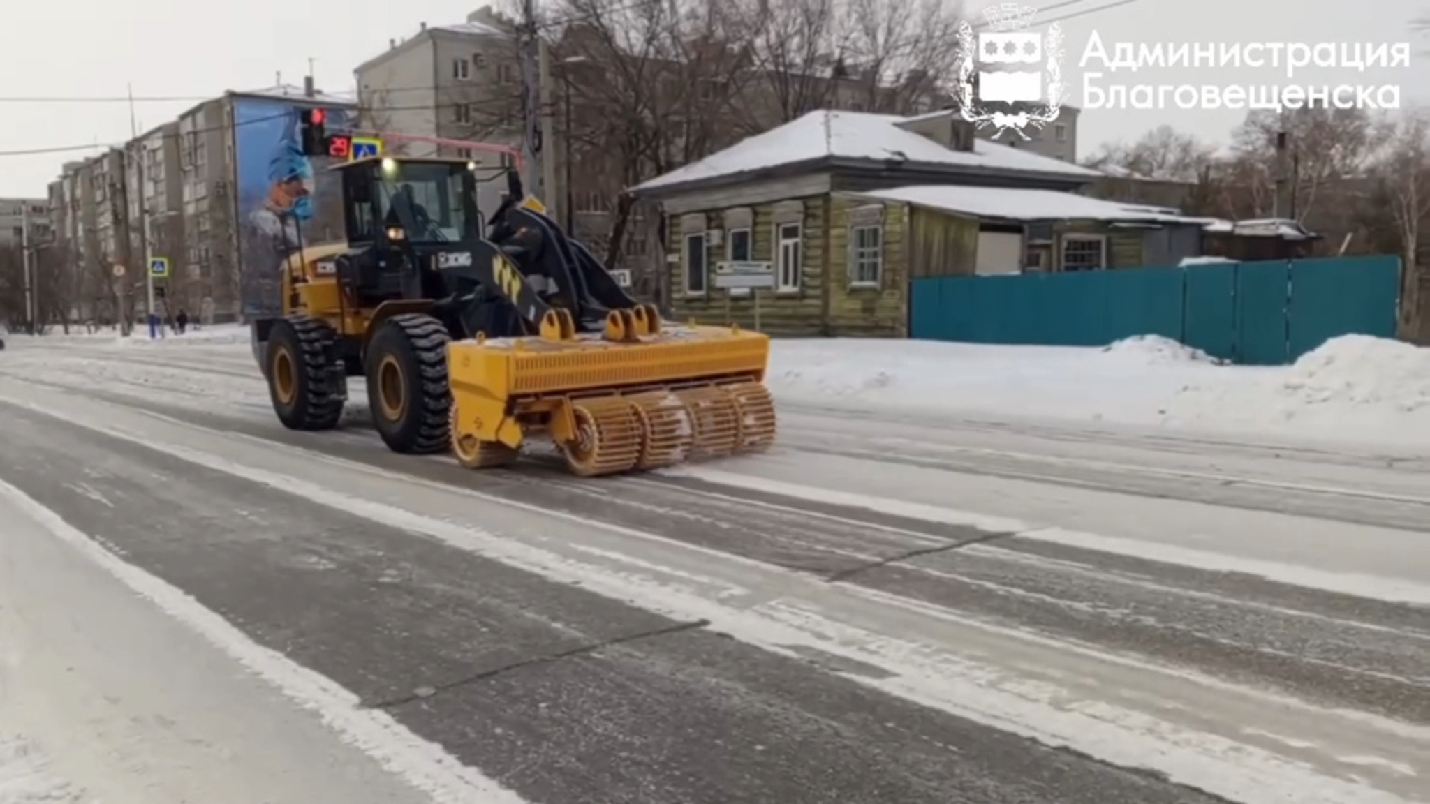 Полсотни людей и 30 машин: Благовещенск побеждает снегопад