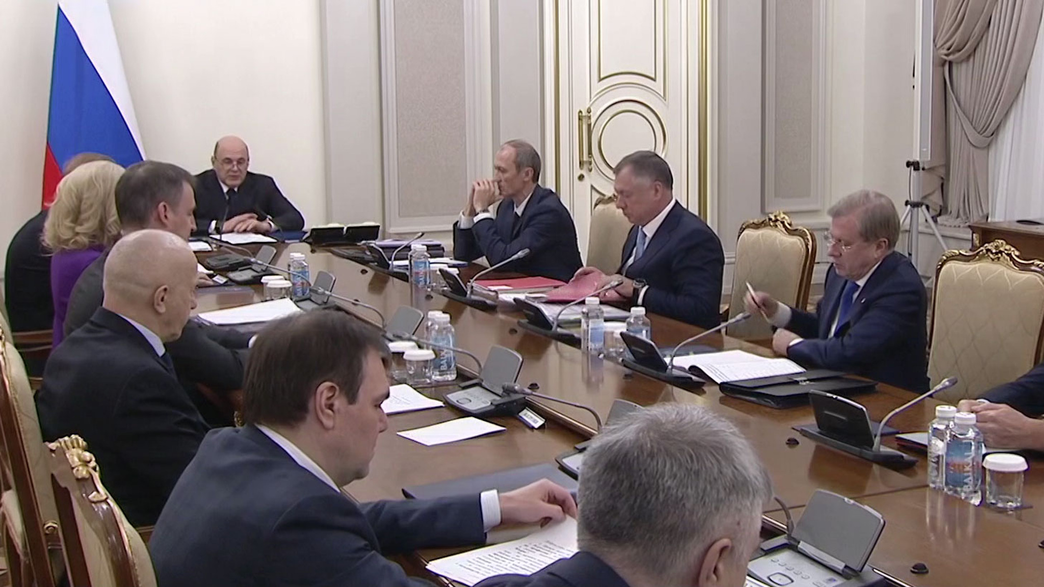 Правительство обсуждает новые меры поддержки промышленности