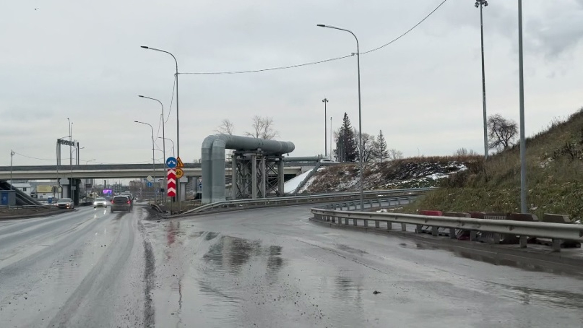 Два съезда транспортной развязки на ул. Мельникайте открыли для движения в Тюмени