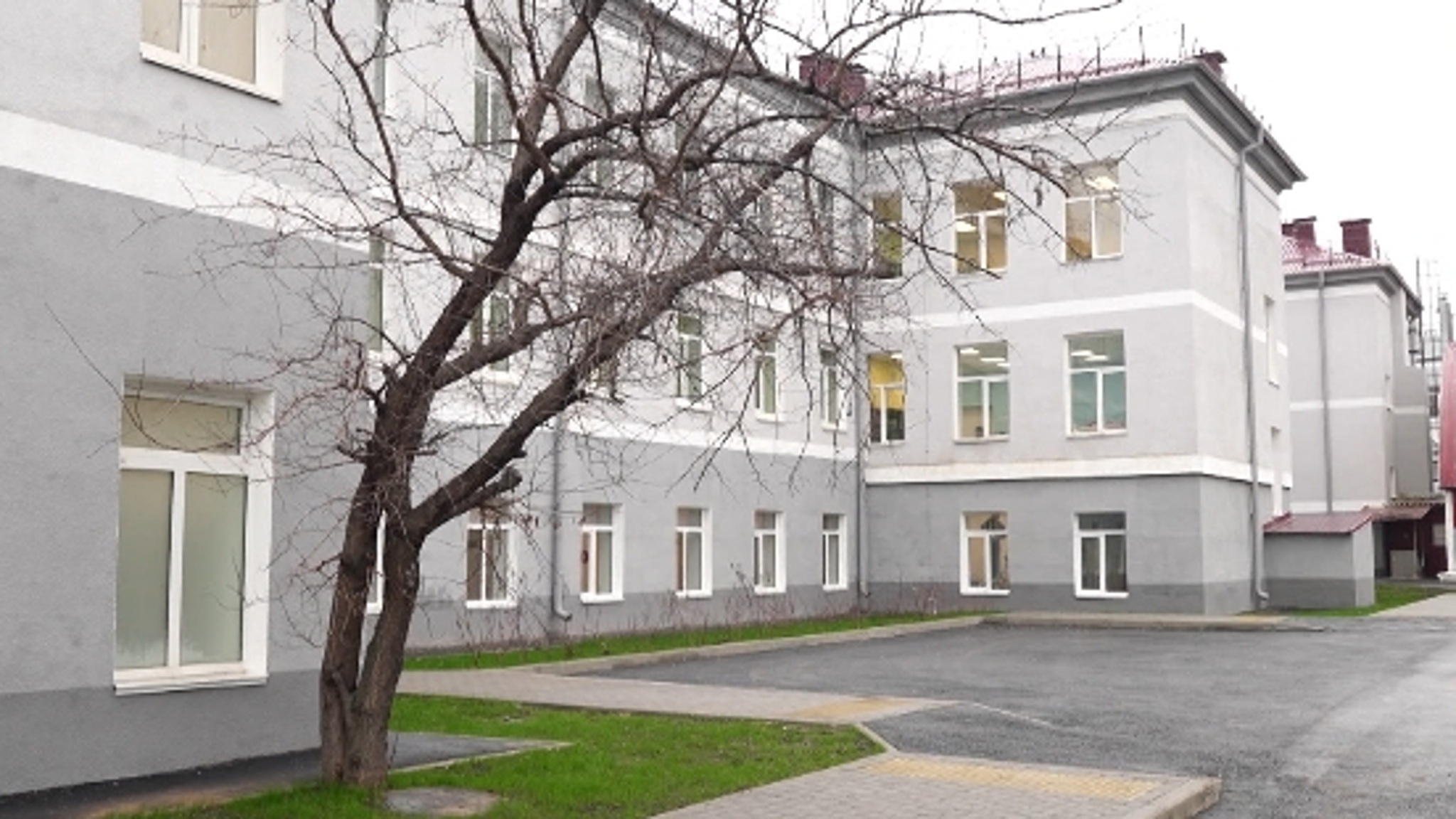 Открытие нового корпуса школы № 20 в Энгельсе наряду с проведенным капитальным ремонтом основного здания позволит организовать обучение в одну смену