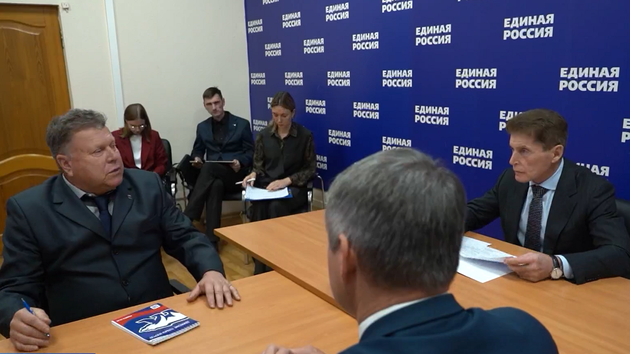 Олег Кожемяко провел прием граждан: с какими проблемами обращались к губернатору приморцы?