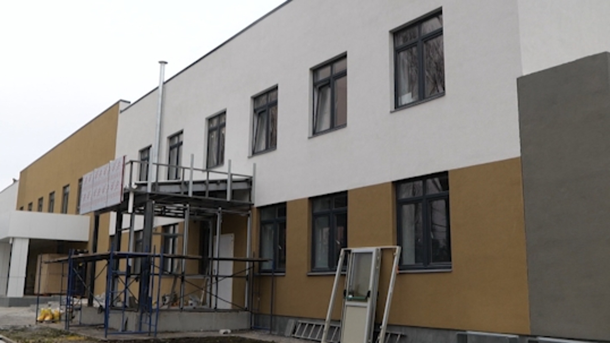 Строительство поликлиники в микрорайоне Шурова гора в Энгельсе вышло на финальную стадию