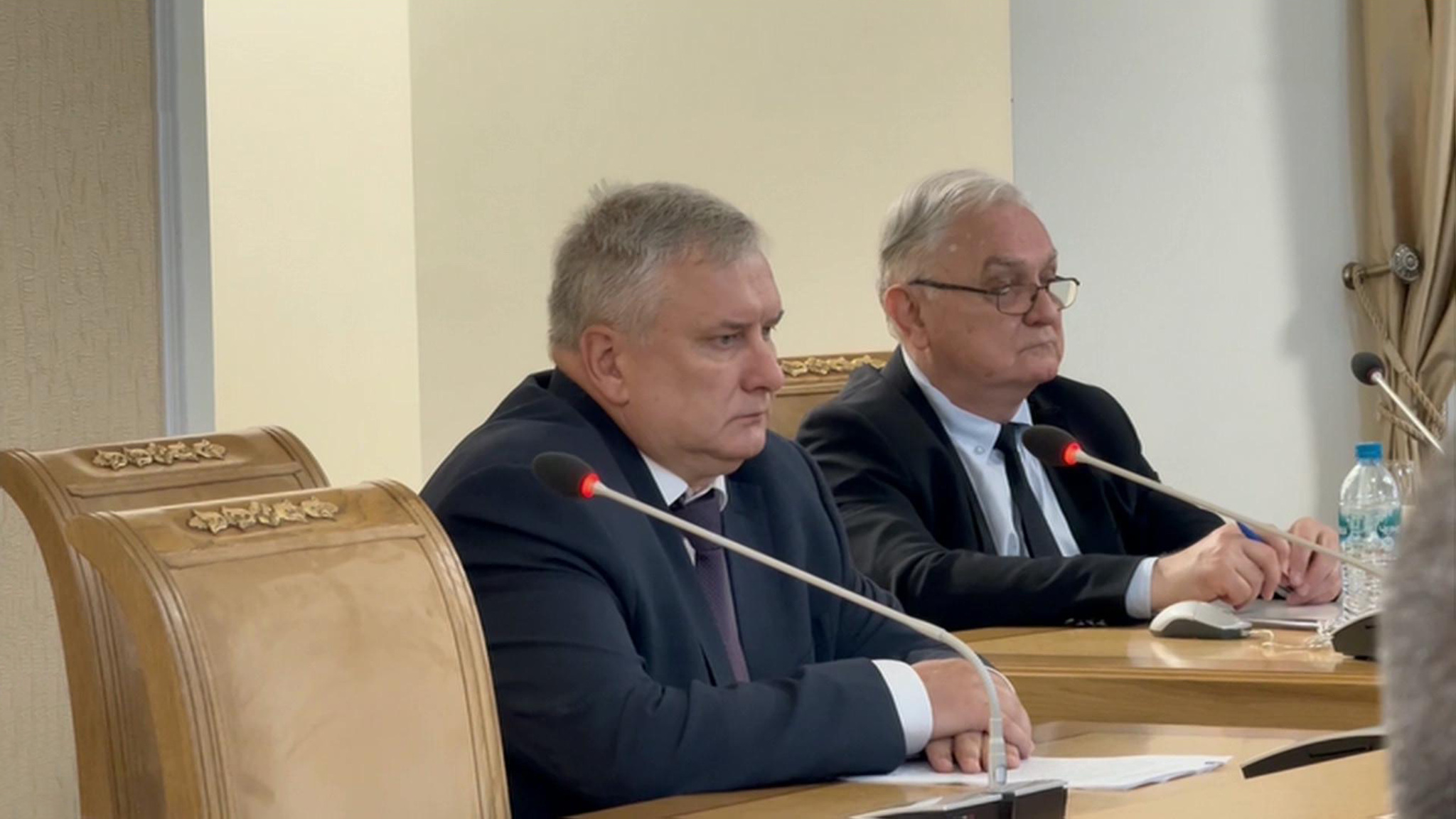 Бывший судья предстал перед судом за стрельбу по таксисту