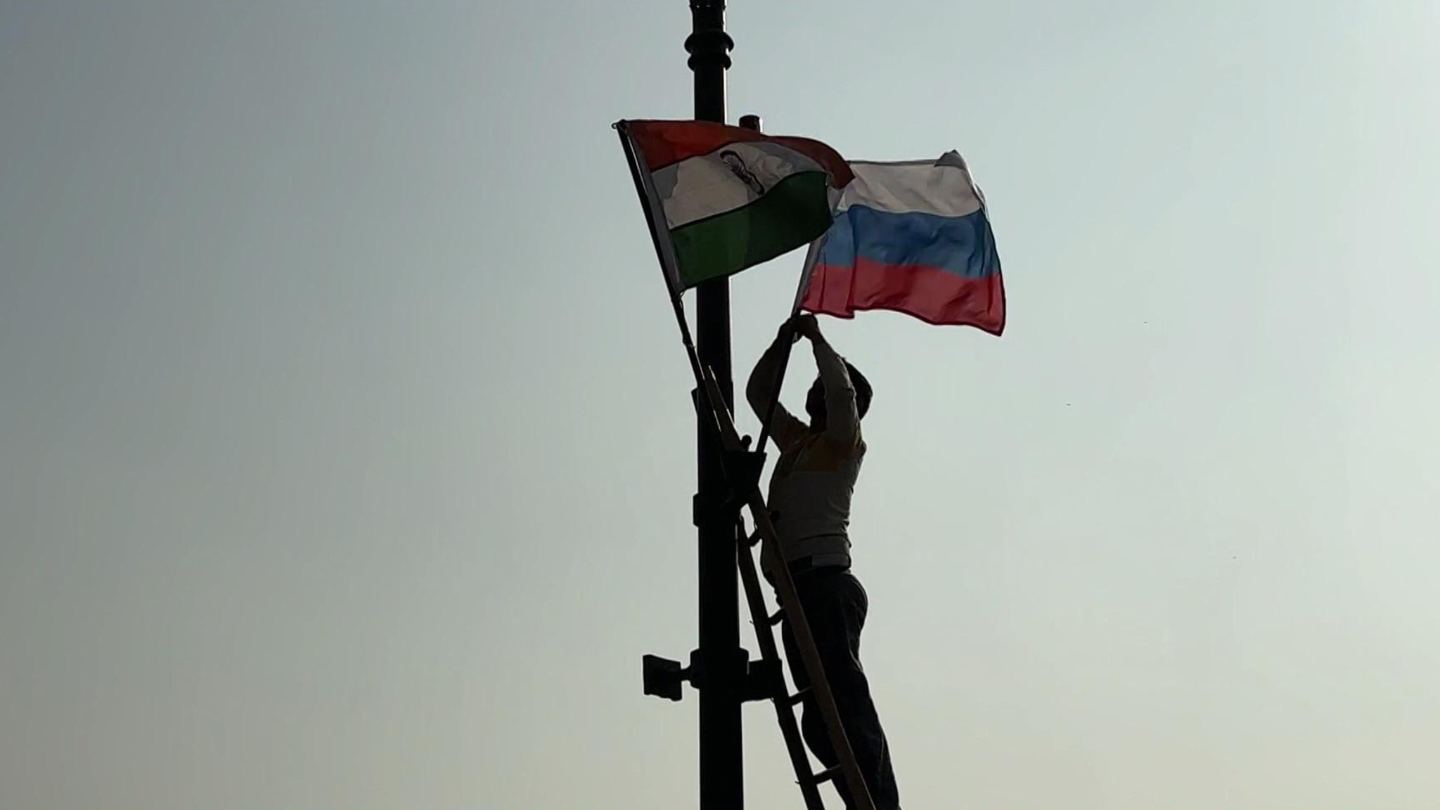 Улицы Нью-Дели украсили к визиту Путина