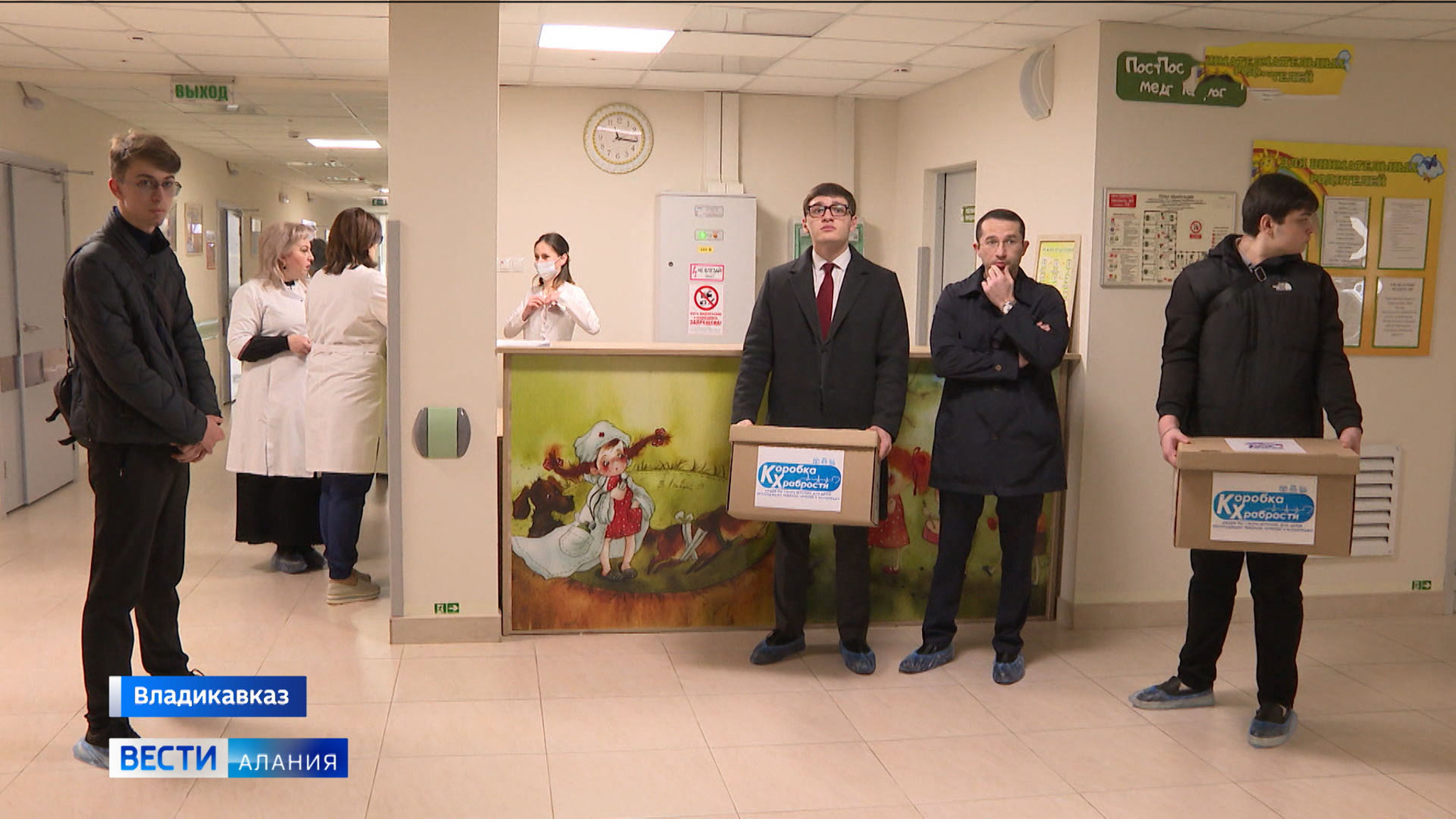"Коробки храбрости" передали пациентам РДКБ представители "Единой России"