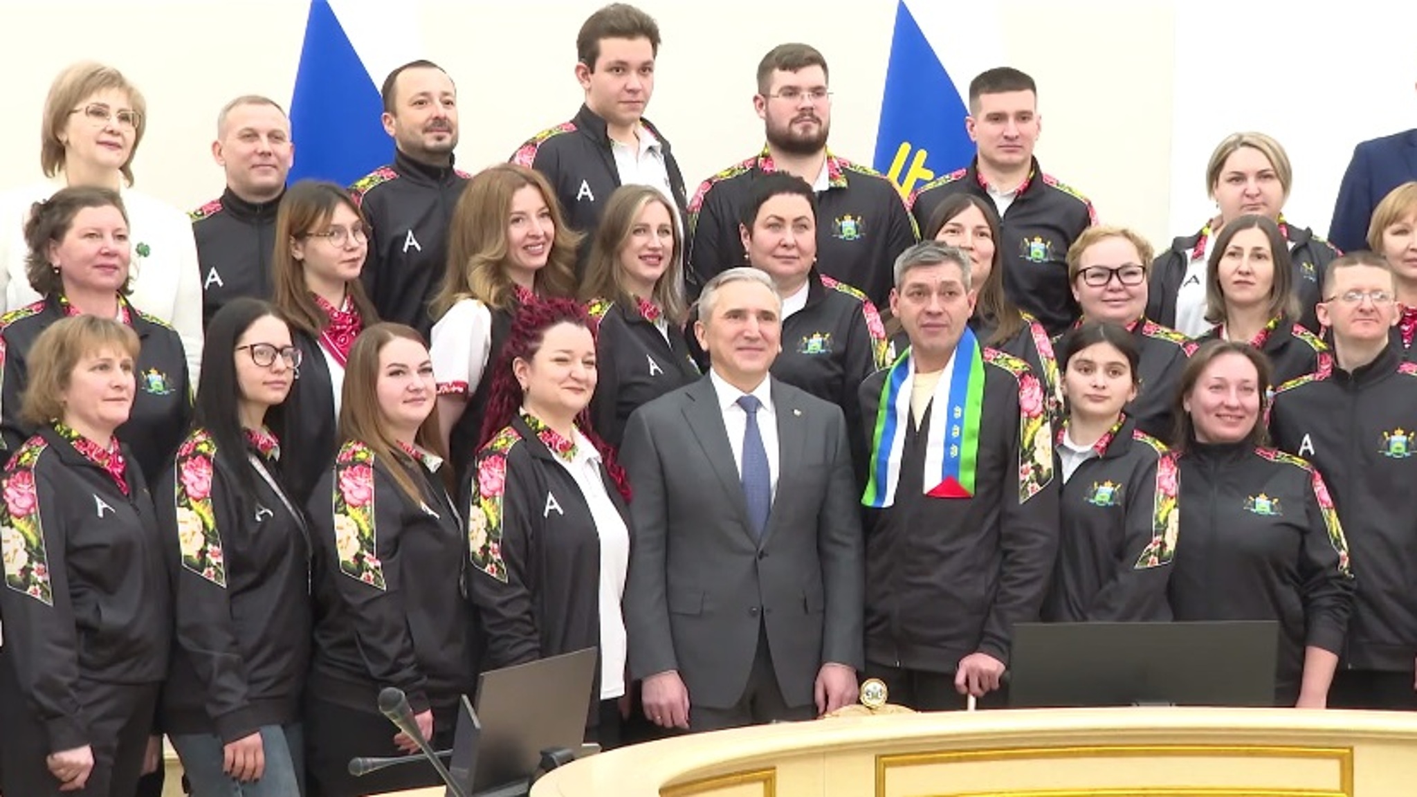 Александр Моор поблагодарил тюменскую команду чемпионата "Абилимпикс" за награды