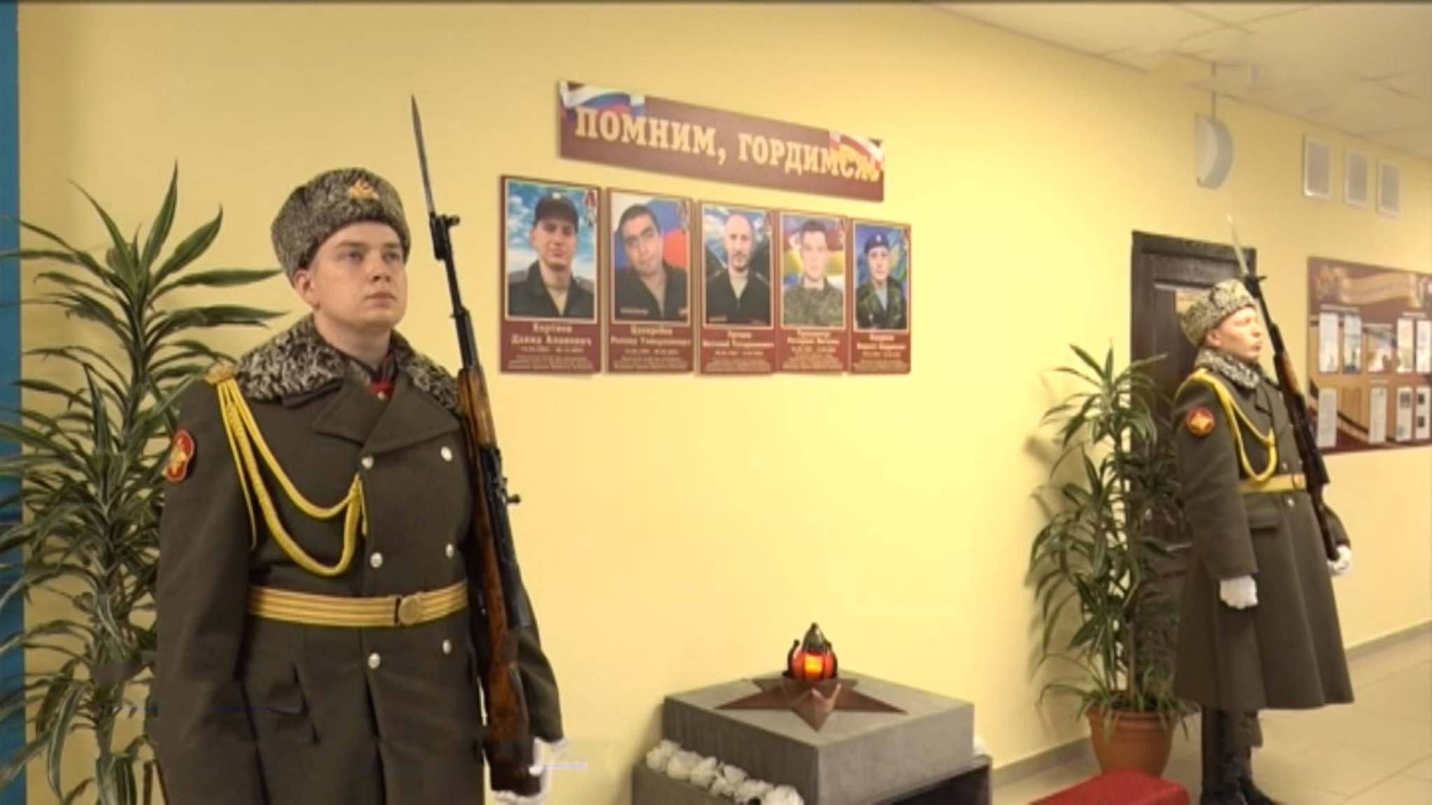 Фыдыбæстæйы Хъæбатырты бон Дзæуджыхъæуы 38-æм скъолайы номарæн фæйнæг байгом кодтой сæ рауагъдон Хортиты Давидæн