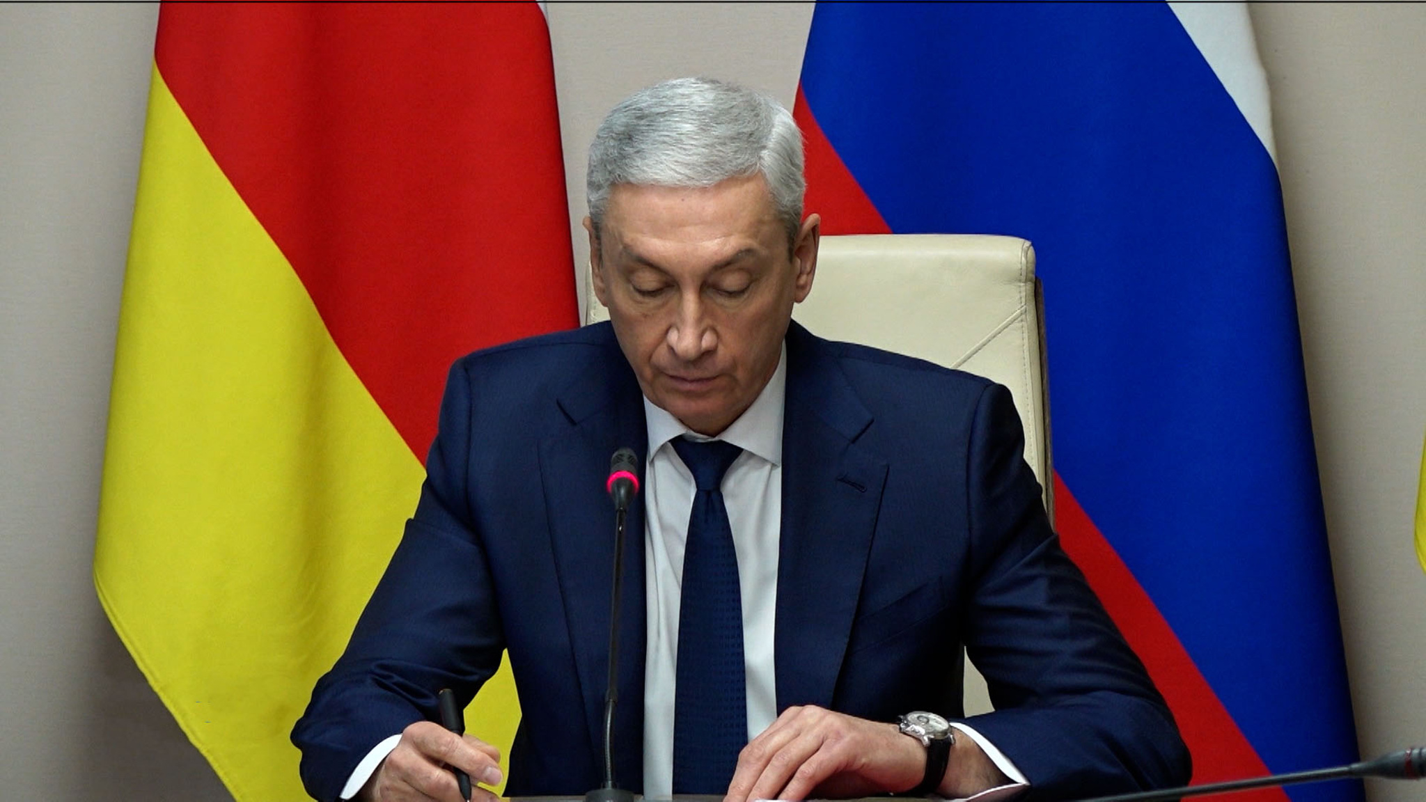 В районы республики требуются экономисты, учителя, медсестры, швеи, аккомпаниаторы
