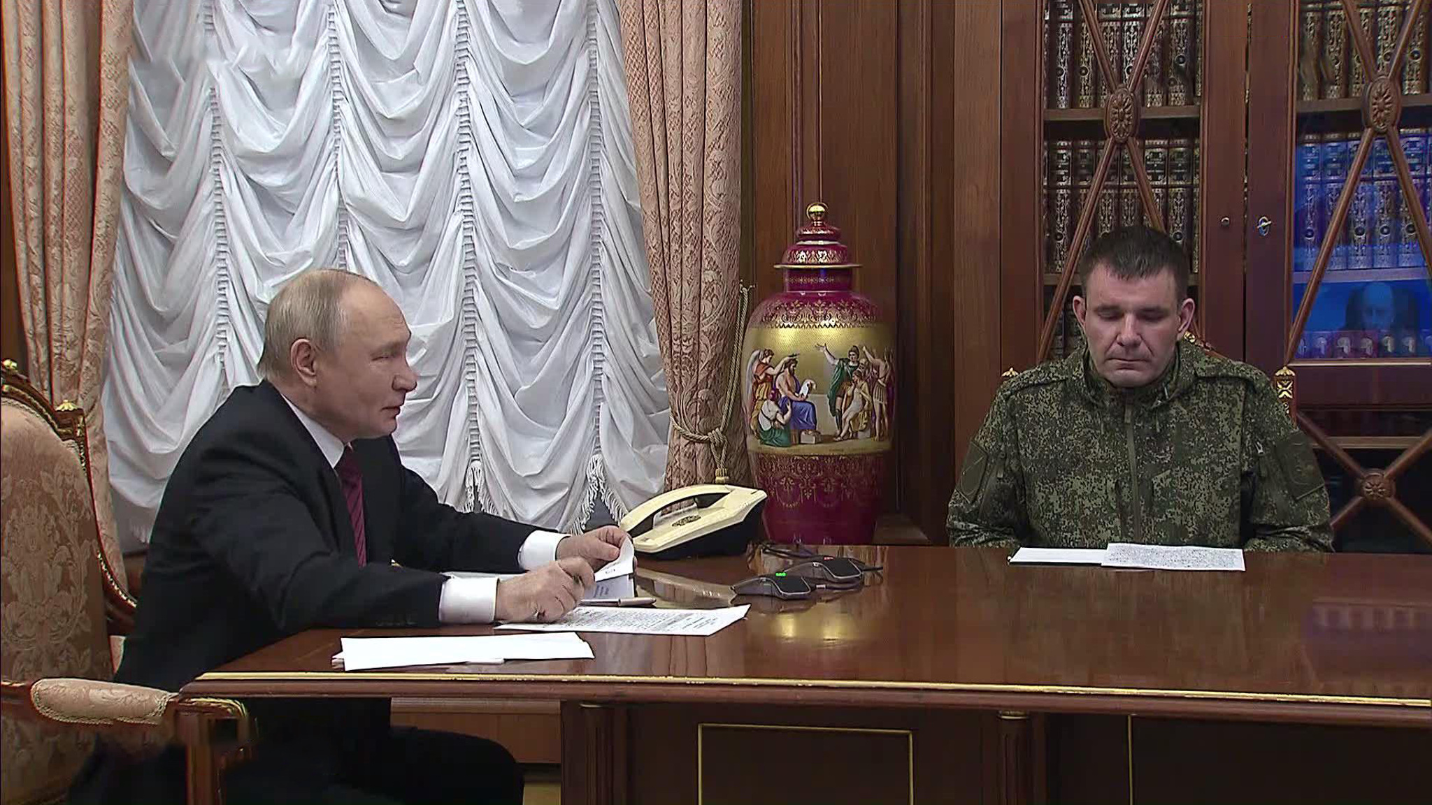 Эфир от 14.12.2025. Английские, испанские, немецкие и французские субтитры