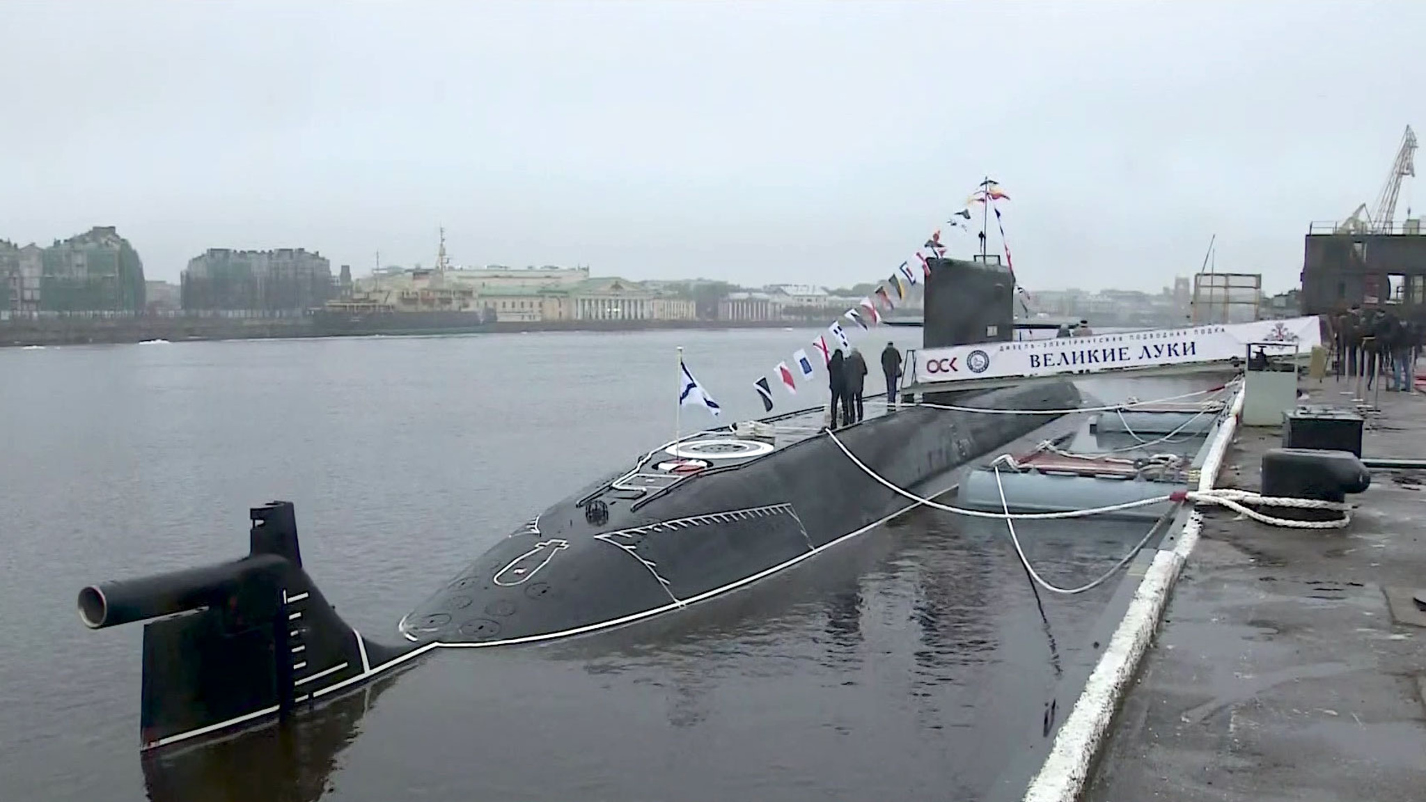 Подлодка "Великие Луки" пополнила военно-морской флот