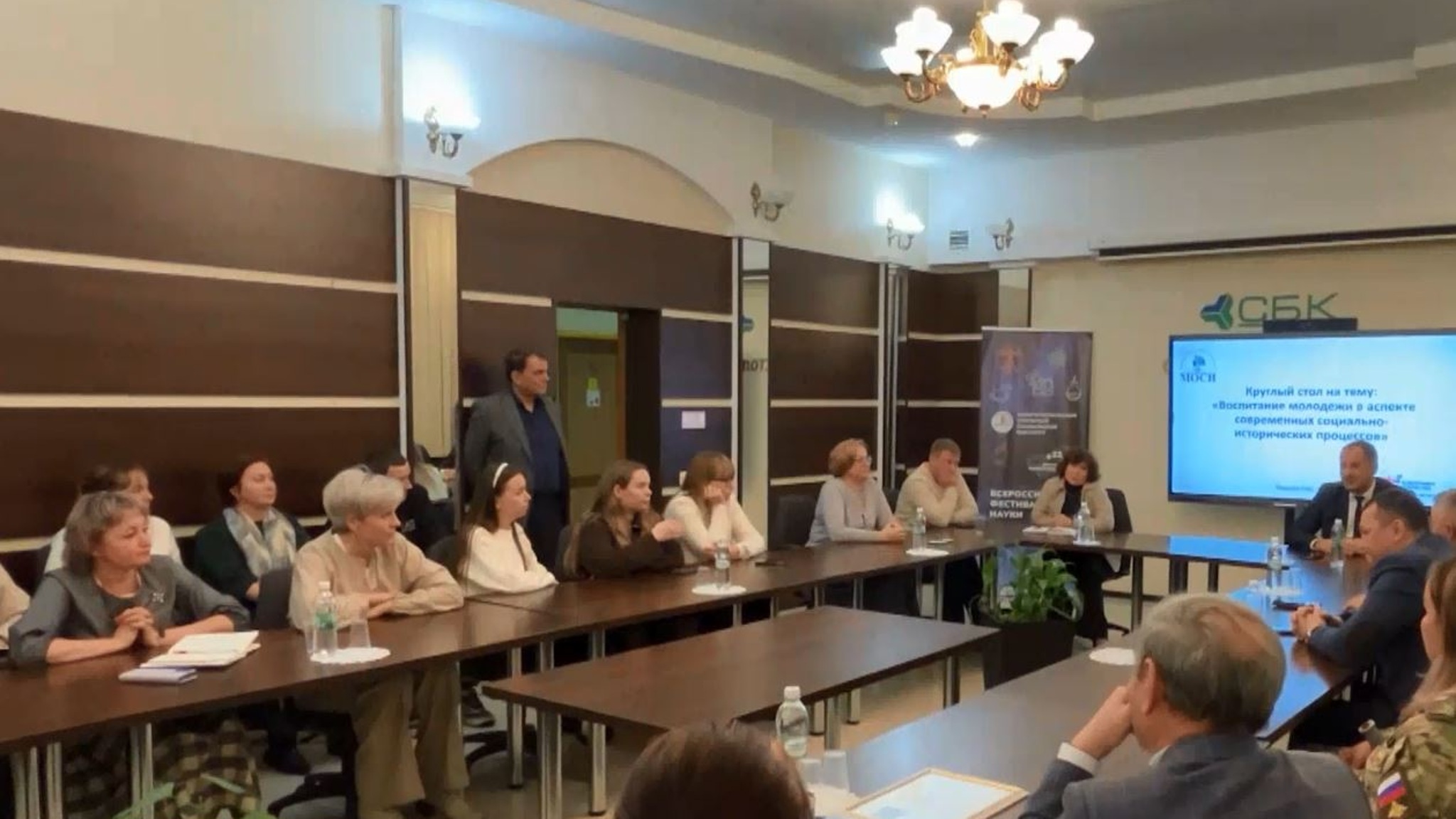 Патриотическое воспитание молодёжи стало темой круглого стола в Йошкар-Оле