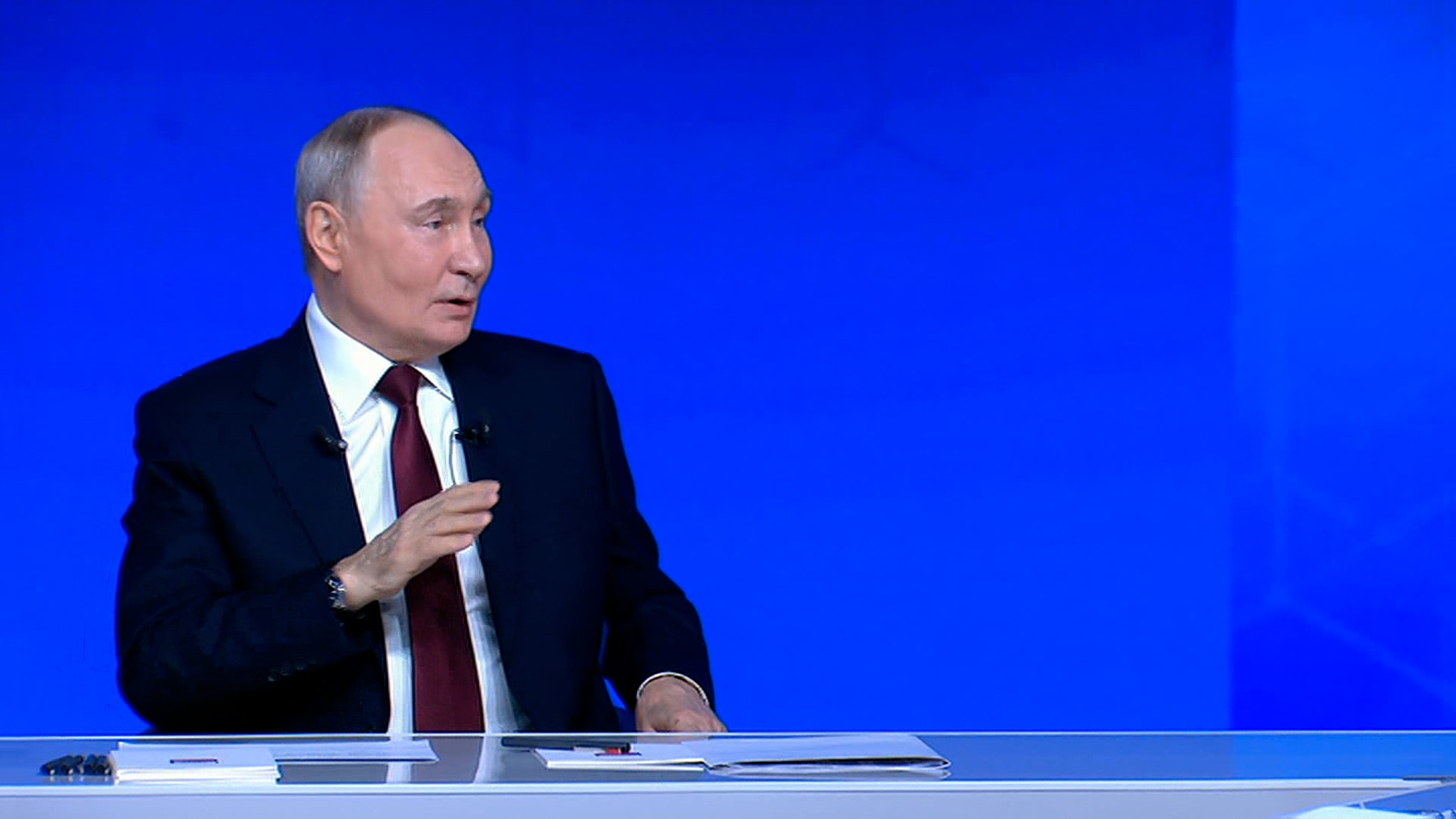 Путин: важно создавать достойные условия для молодых ученых