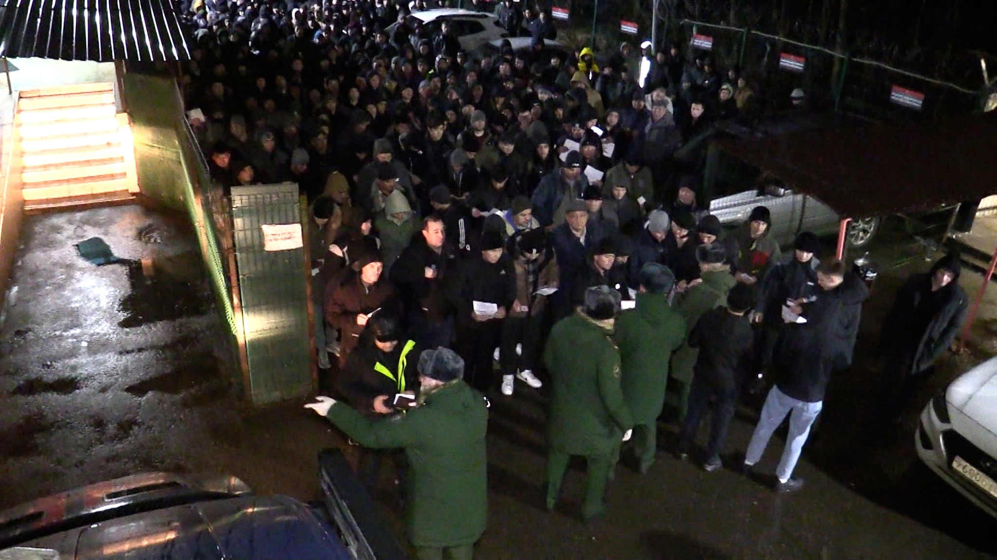 На юго-западе Москвы силовики провели масштабный рейд