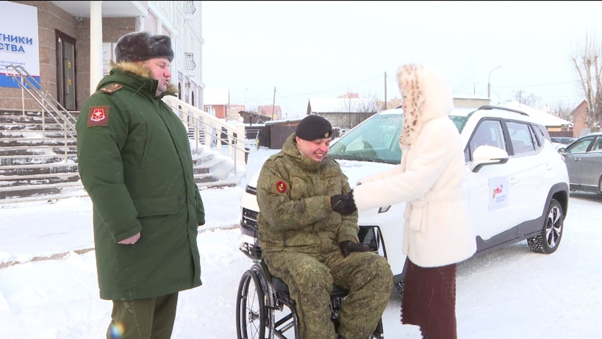 Автомобиль с ручным управлением передали тюменскому ветерану спецоперации