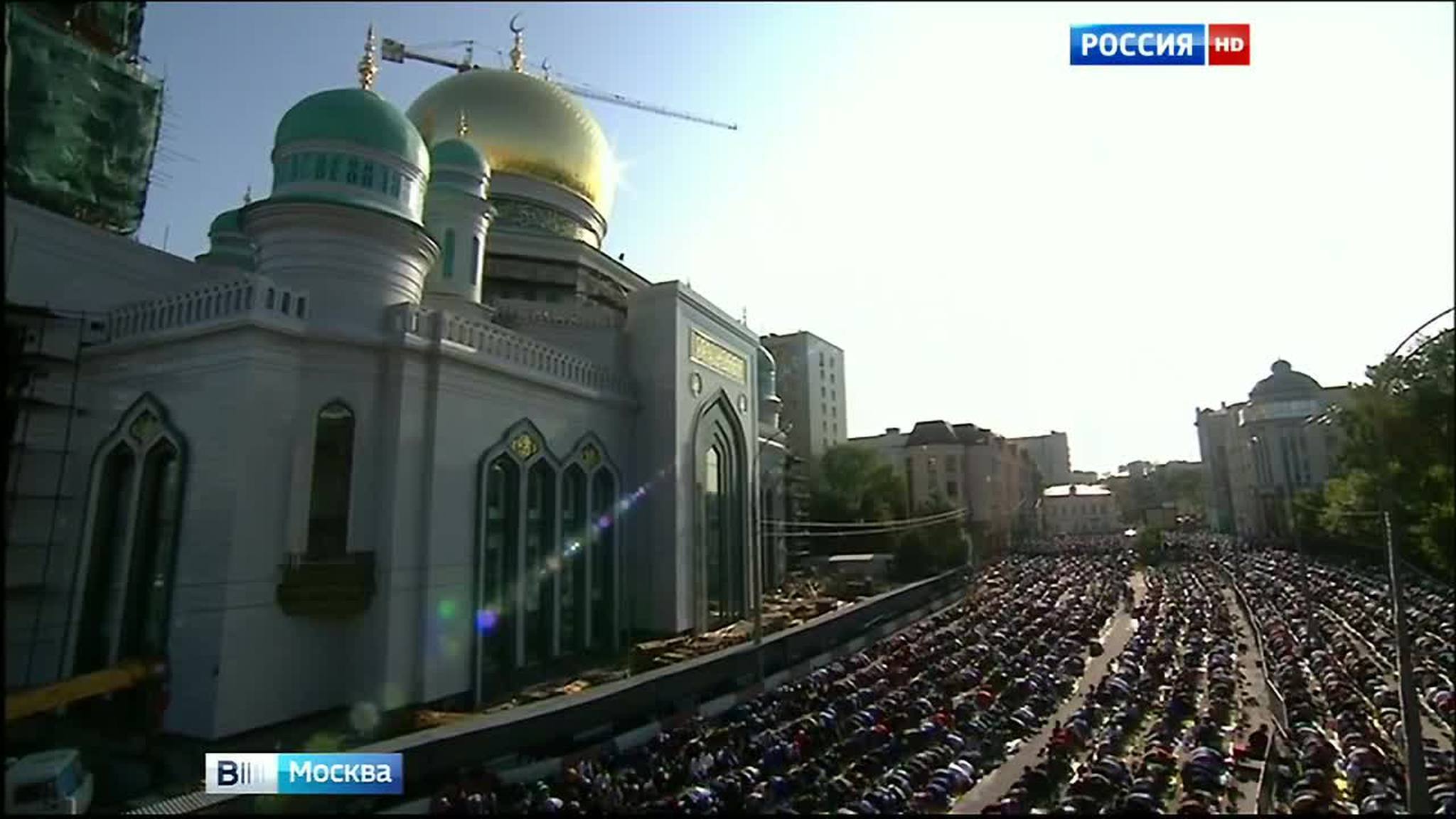 В праздничной молитве склонились около 200 тысяч московских мусульман