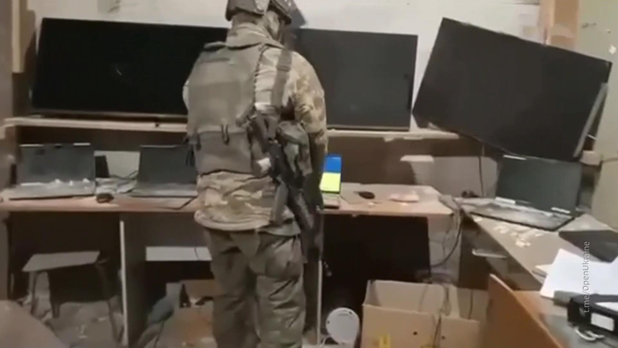Зачистка Димитрова: украинских боевиков в пятиэтажках контролируют ждуны