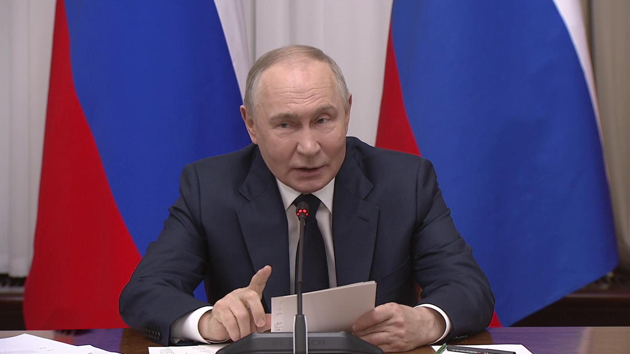 Путин отметил слаженную и профессиональную работу правительства