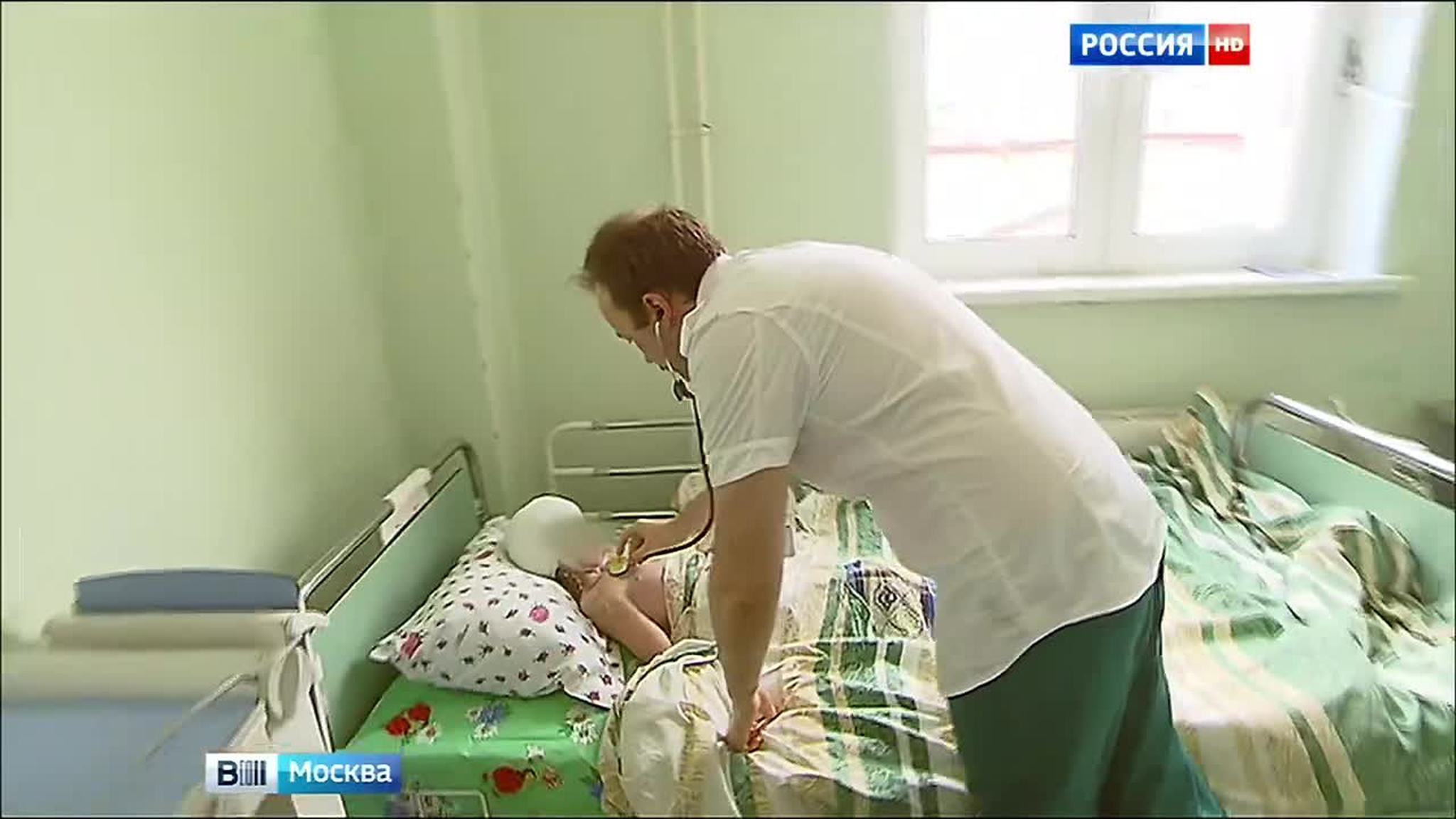 В Подмосковье рухнувший домик на детской площадке едва не убил пятилетнюю девочку