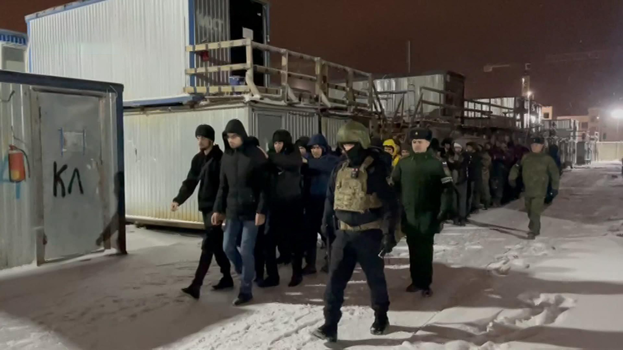 В ходе массовых рейдов проверили строителей, уклоняющихся от военкоматов