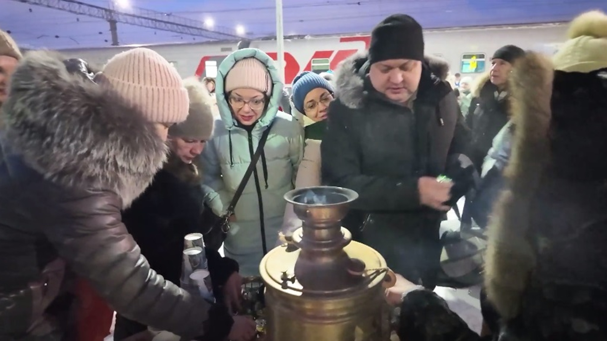 Круизный поезд "В Сибирь" с туристами со всей России прибыл в Тюмень