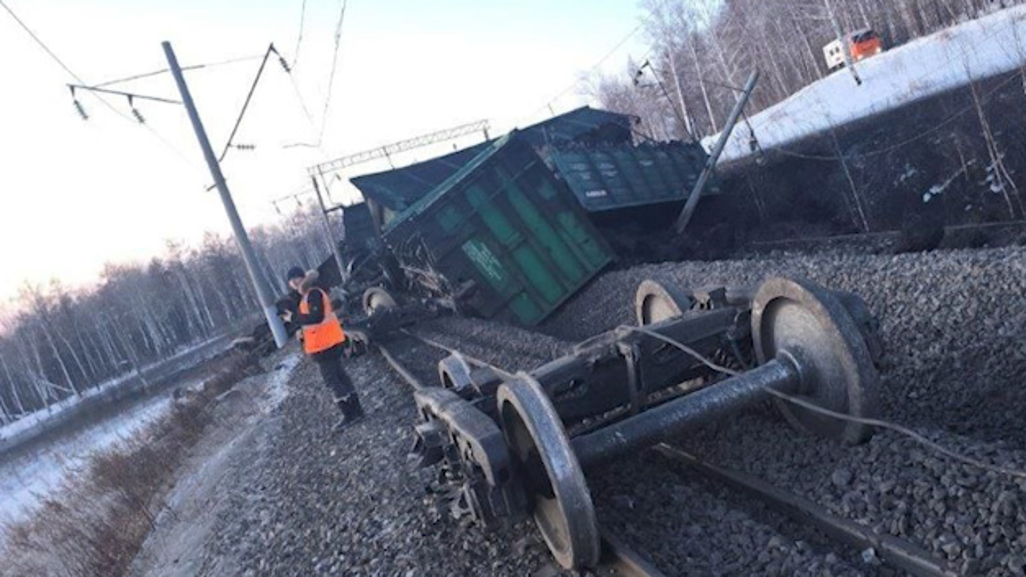 На ЗабЖД продолжается ликвидация последствий схода 35 вагонов в Амурской области