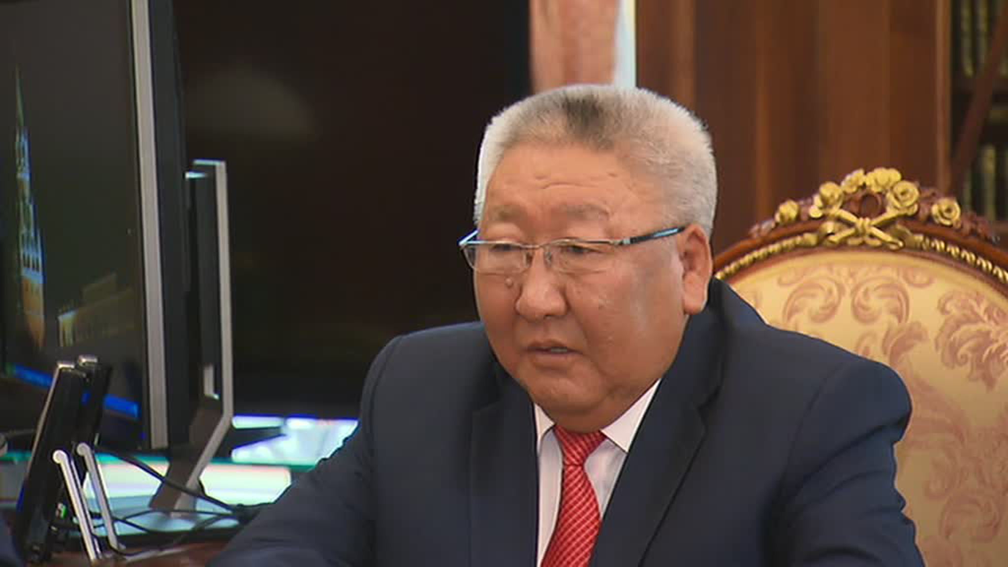 Глава Якутии рассказал Путину о развитии авиации