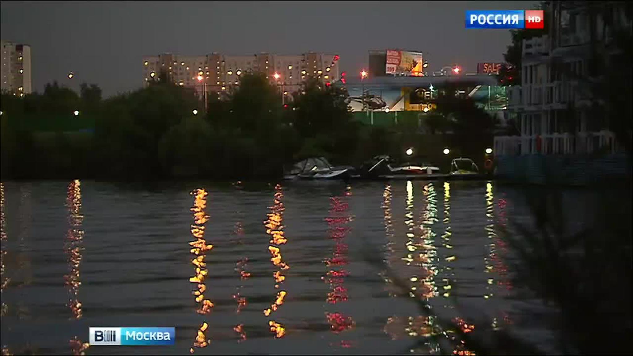 Причиной падения вертолета в Москву-реку могла стать неполадка в двигателе