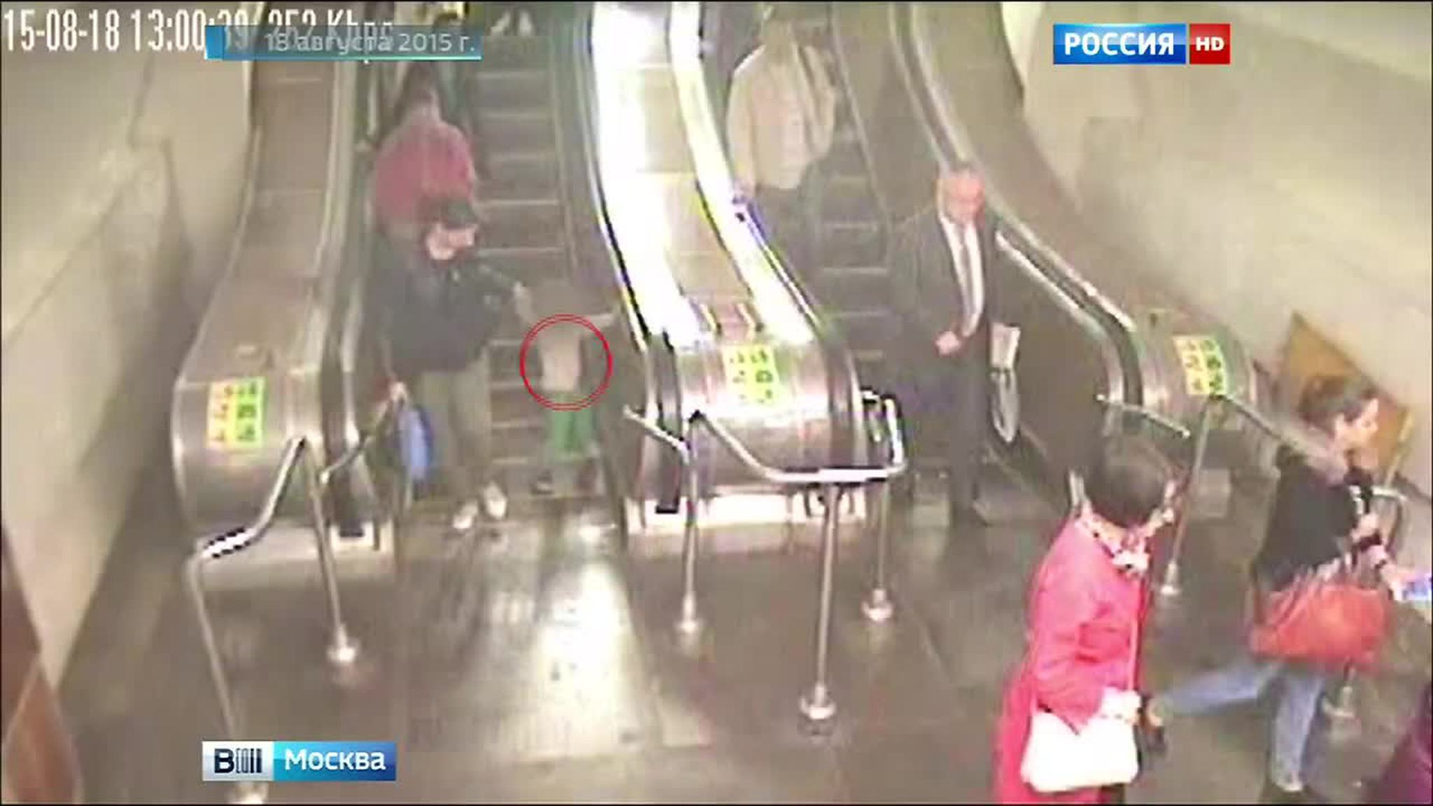В московском метро на эскалаторе в очередной раз травмирован ребенок