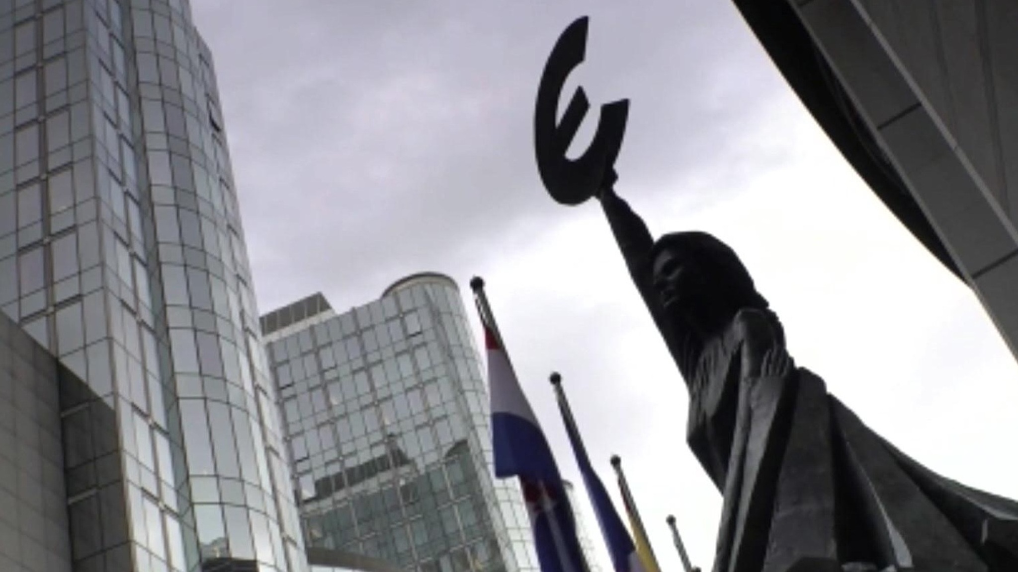 Франция возвращает призыв в армию