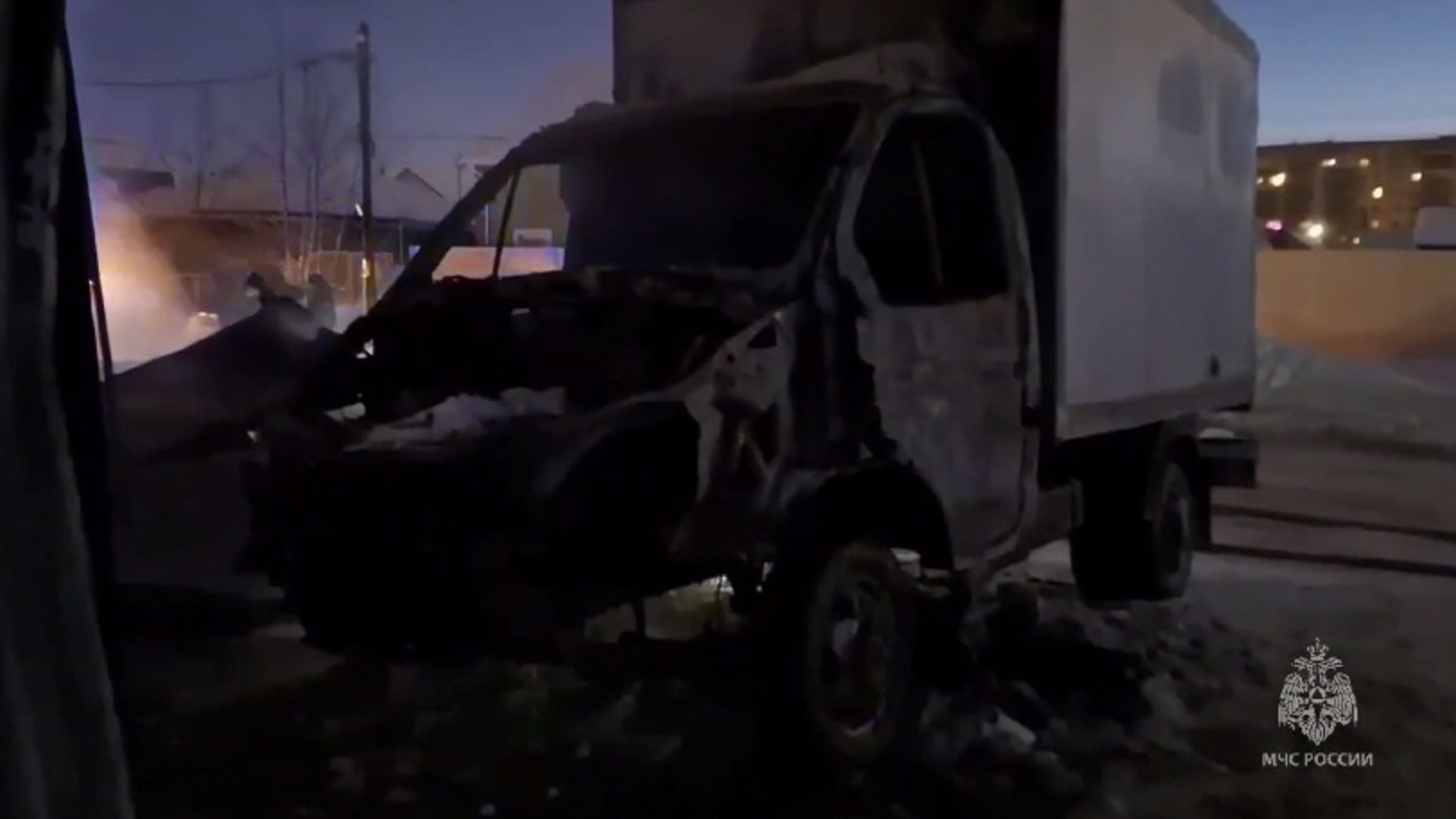 Три автомобиля сгорело в тюменском автосервисе