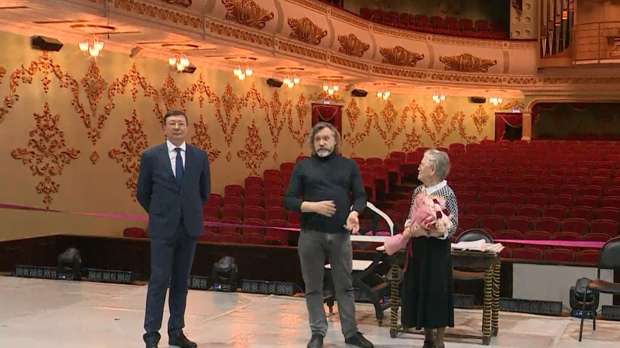 80-летний юбилей народная артистка Марий Эл Светлана Сушкина встретила на сцене театра