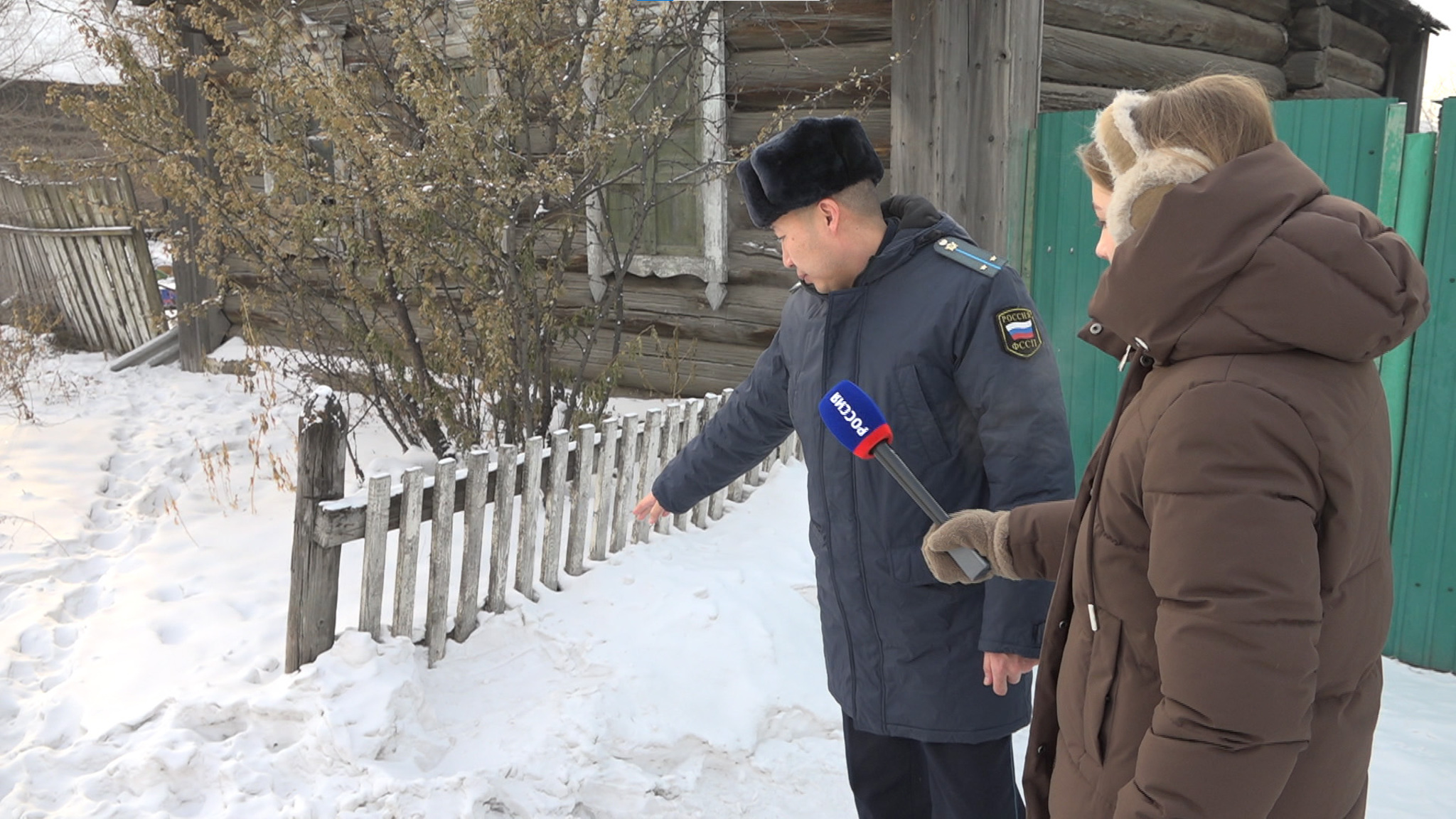 Судебный пристав из Читы в пятый раз оказывает первую помощь людям на улице